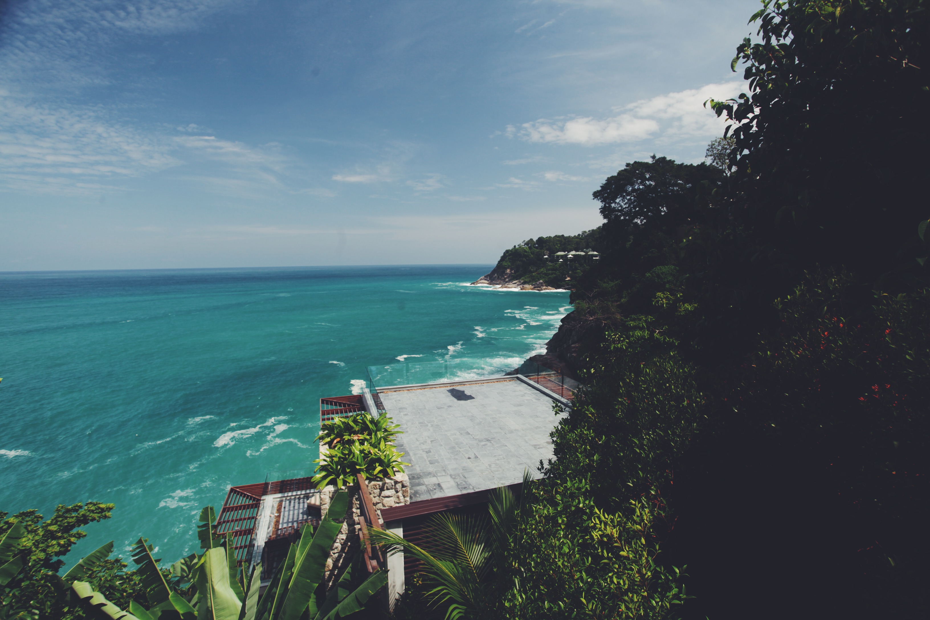 Alexis Ren & Jay Alvarrez's Photo & Video With Villa Getaways