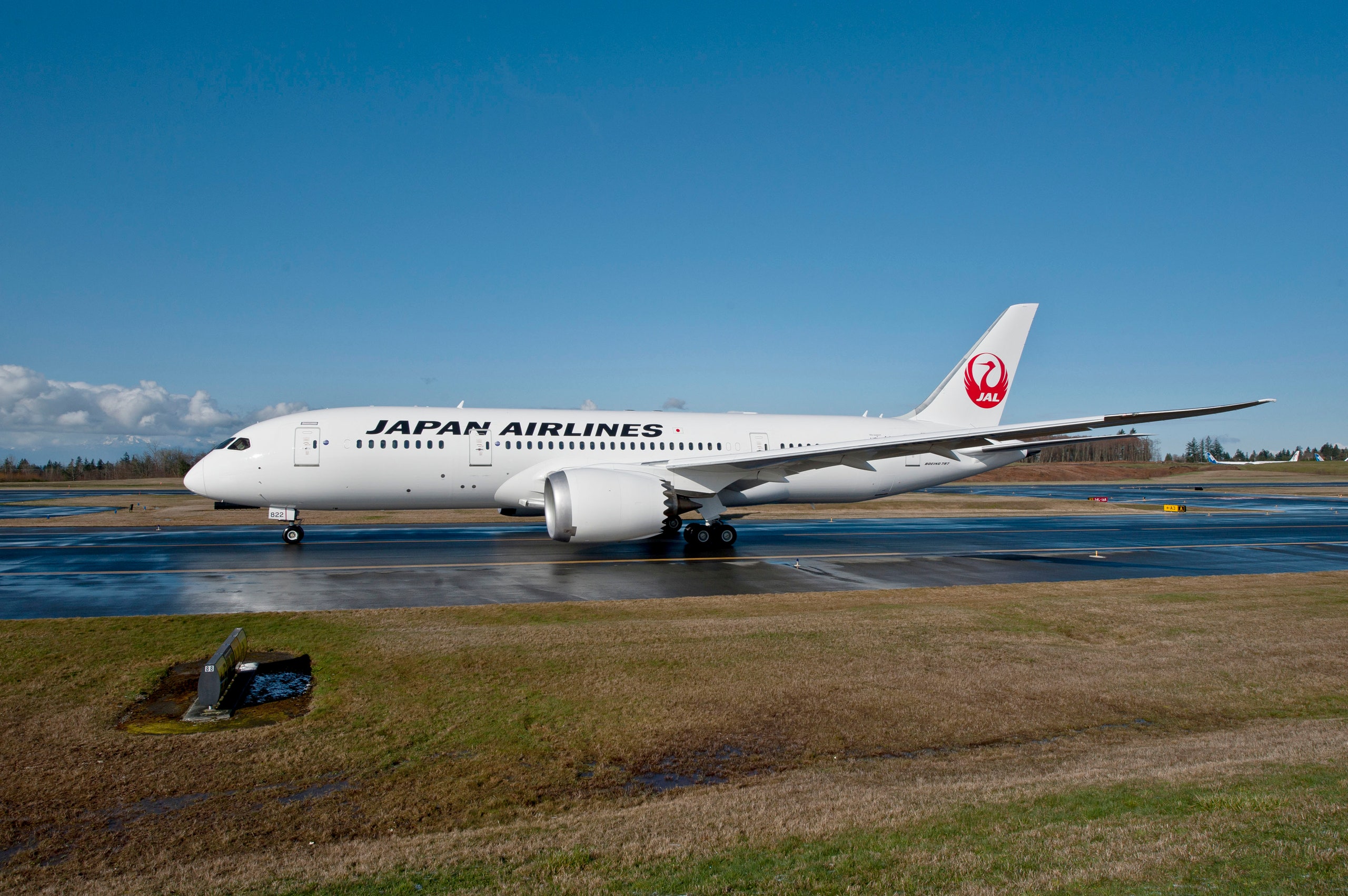Japan Airlines Opens New Routes With 787 Deliveries