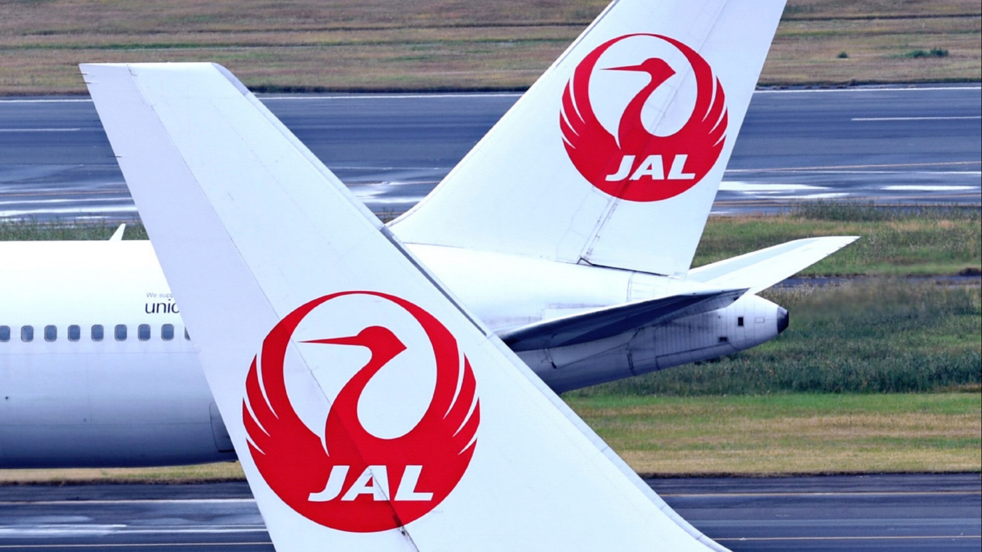 JAL mired in red with international traffic down 97%