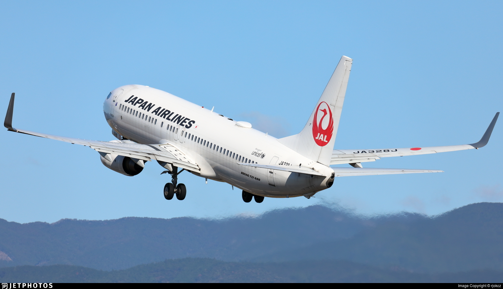JA328J. Boeing 737 846. Japan Airlines (JAL)