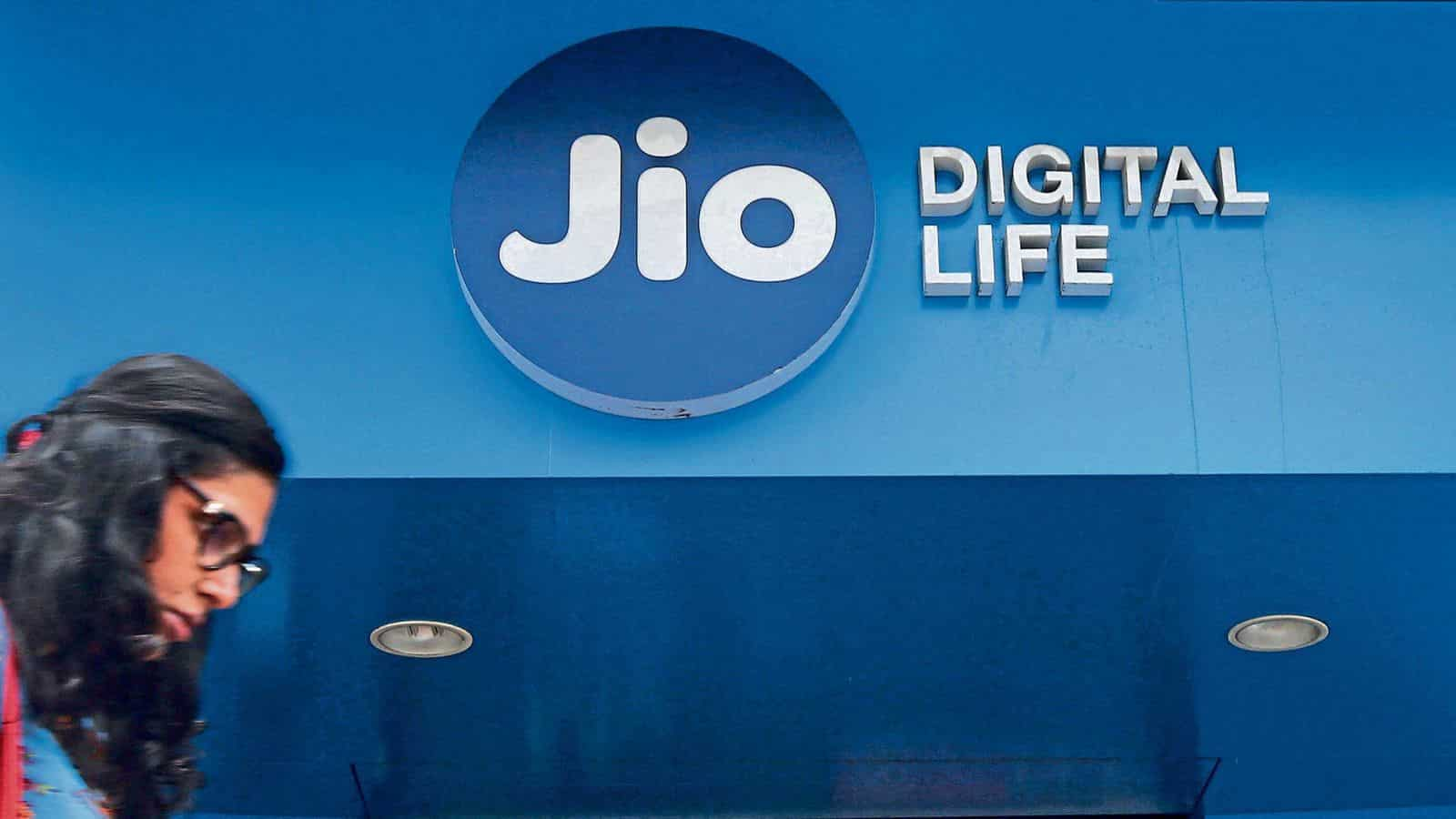 Reliance Jio launches Rs 555, Rs 2999 plans with free Disney+ Hotstar  subscription