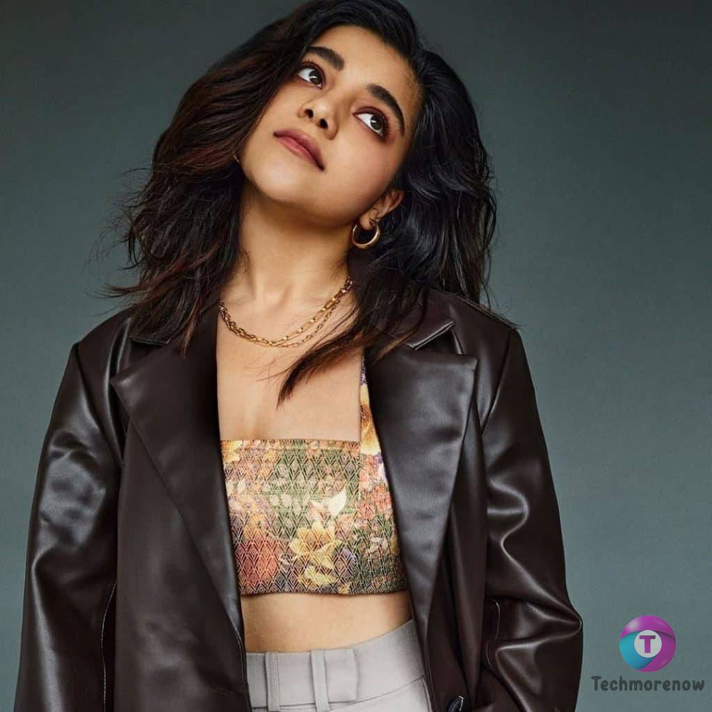 Iman Vellani Biography, Age, Wiki, Family, Movies, Image