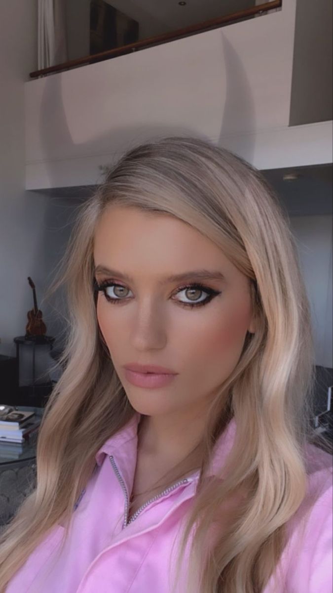 Mia Healey. celebrities, Barbie girl, Girl
