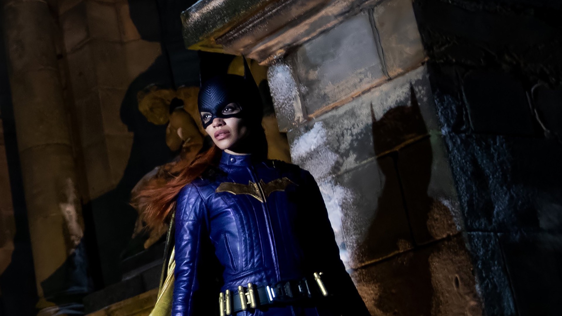 Batgirl set photo show Firefly heating up Gotham City