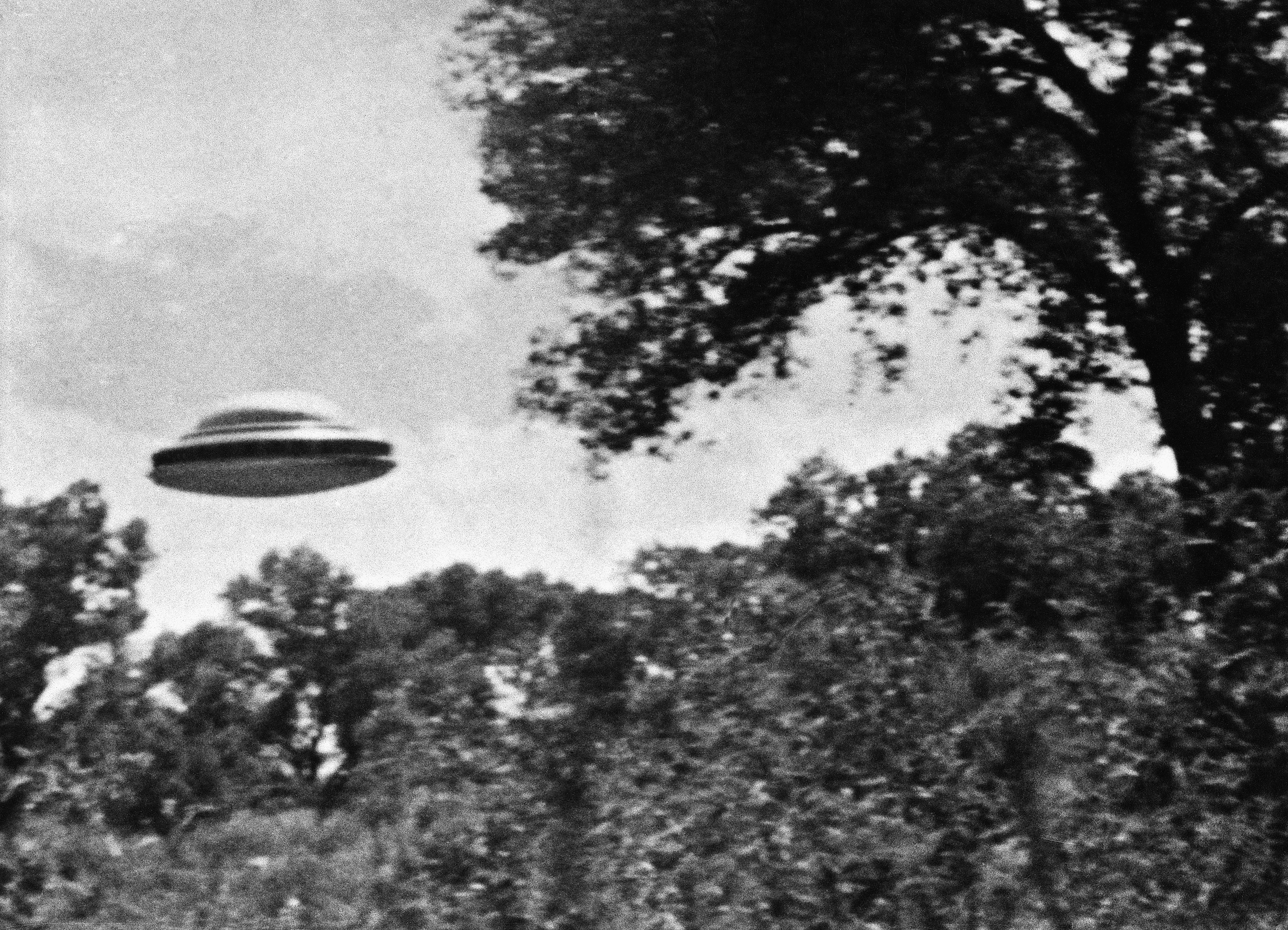 UFO Sighting Photo: 10 Unexplained Picture From History