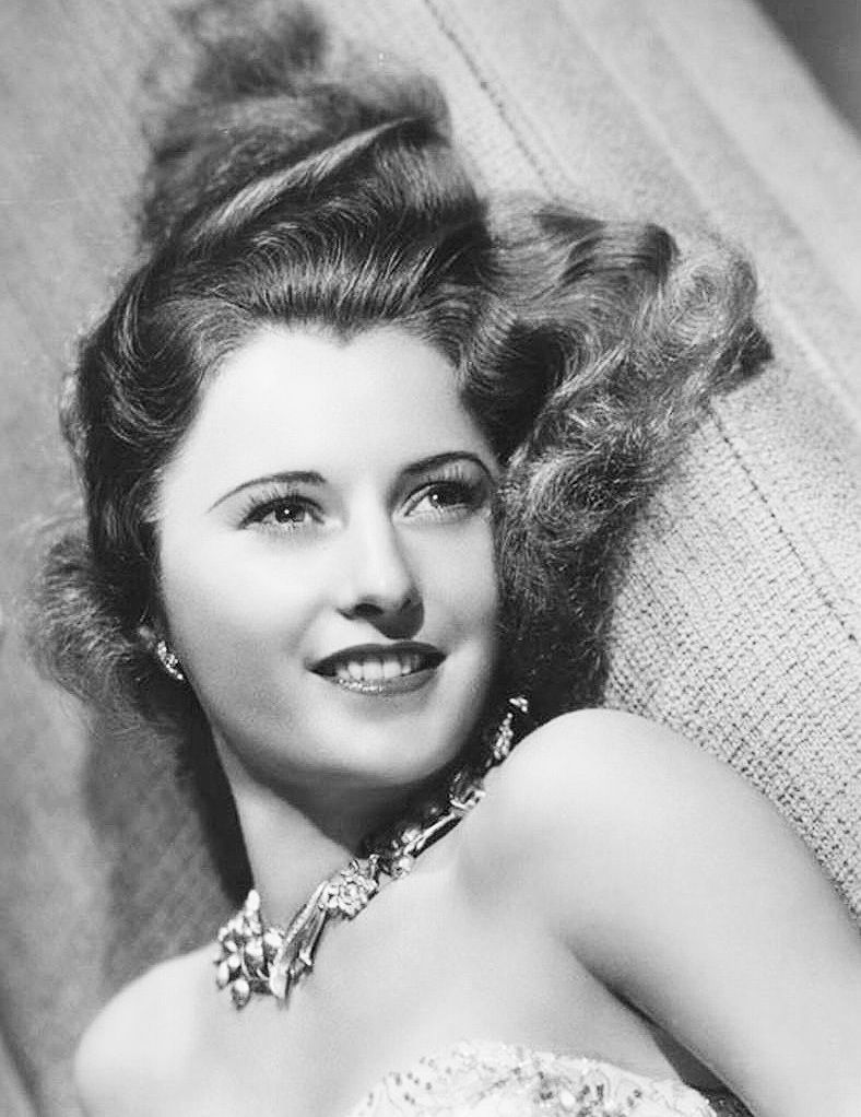 Incredible Barbara Stanwyck ideas. barbara stanwyck, barbara, old hollywood