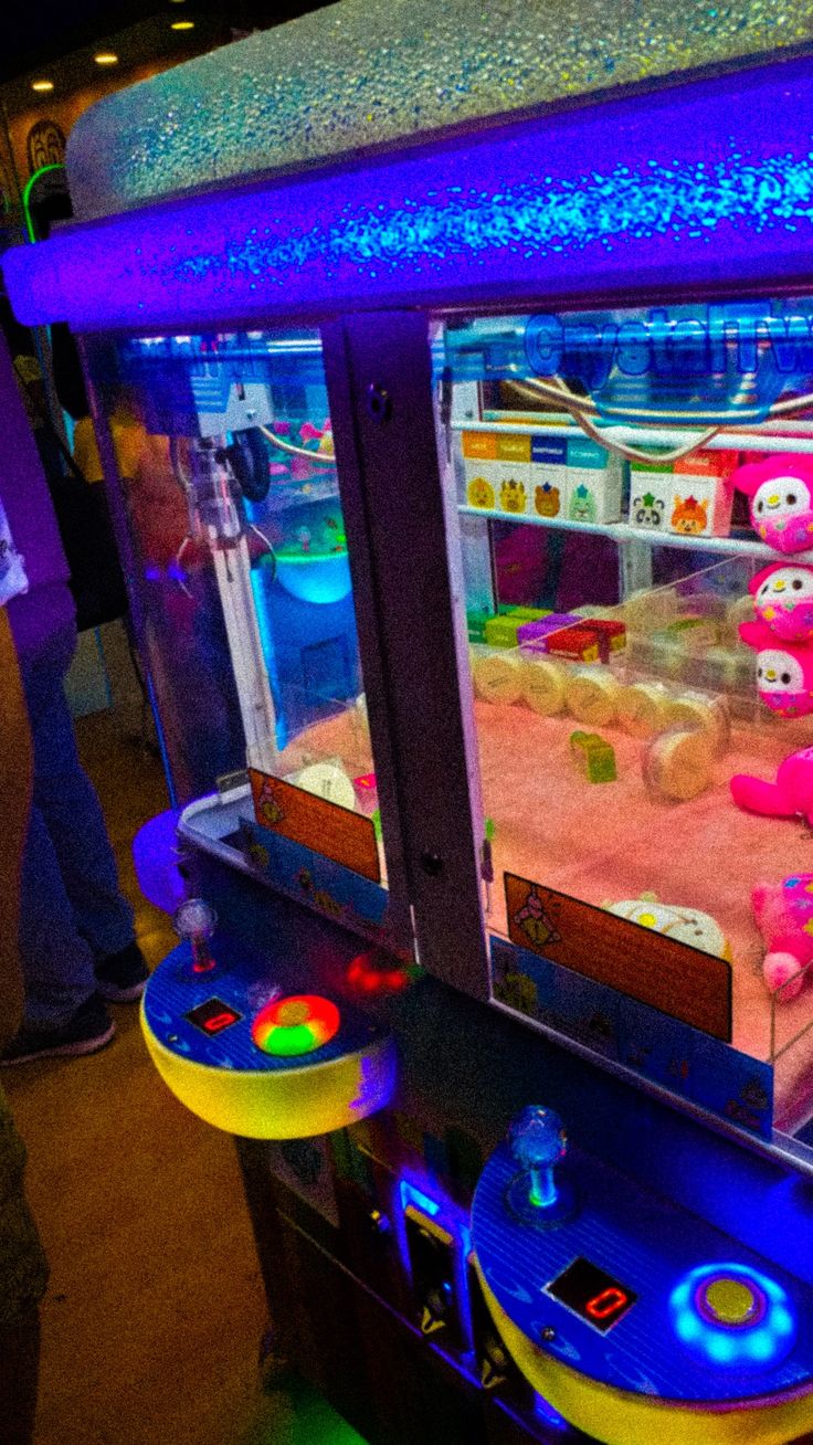 Aesthetic Claw Machines. Arcade, Claw machine, Wallpaper