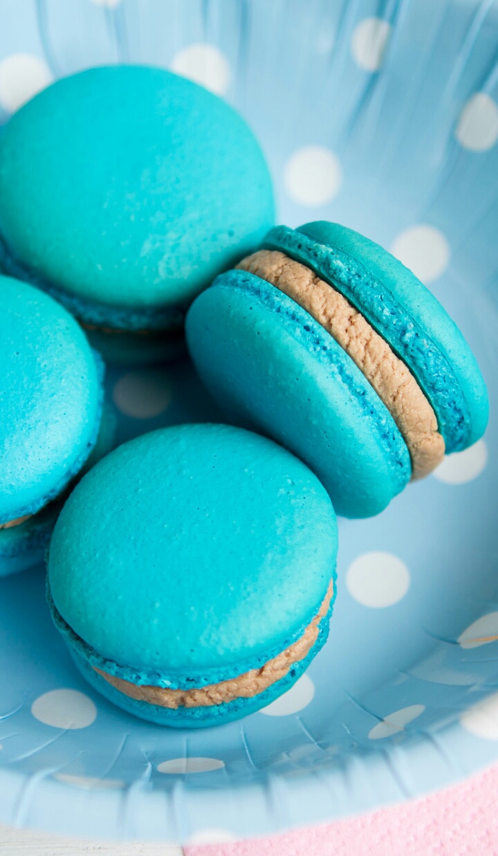 beauty, blue, decor, decoration, delicious, dessert, food, iphone, macaroon, macaroons, pink, style, sweet, sweets, wallpaper, we heart it, beautiful food, beauty food, wallpaper iphone, iphone blue macaroons, macaron, beauty macarons, beauty macaron