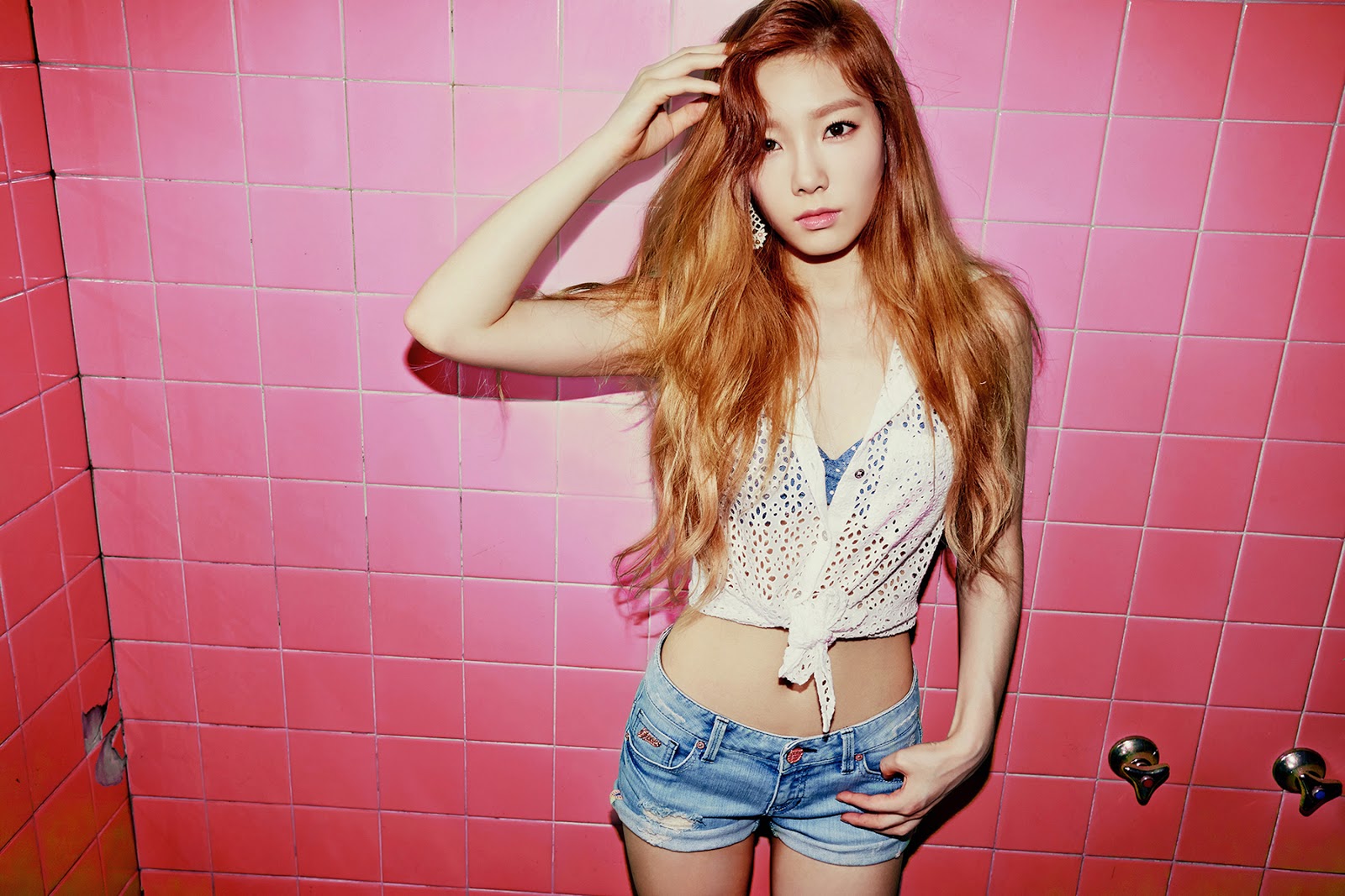 TaeYeon's Teaser Picture For TaeTiSeo's 'HOLLER' Mini Album Revealed!