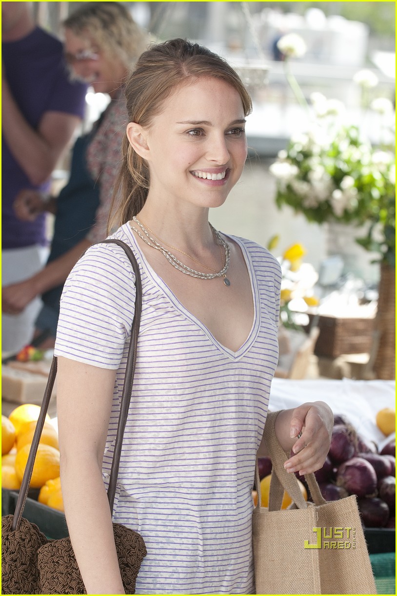 Natalie Portman: New 'No Strings Attached' Stills!: Photo 2508993. Ashton Kutcher, Natalie Portman Picture