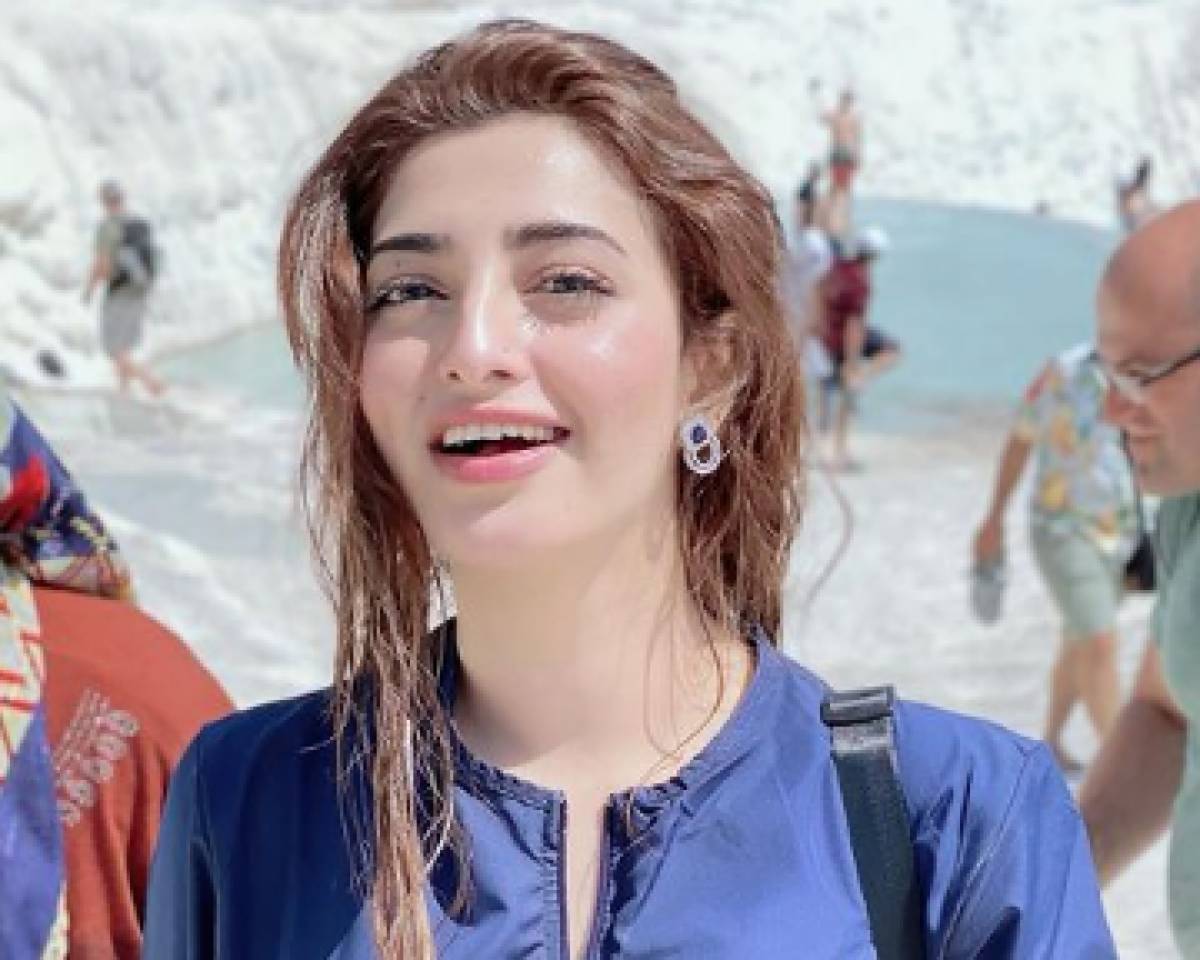 Nawal Saeed sets temperature soaring with swimming pool photo