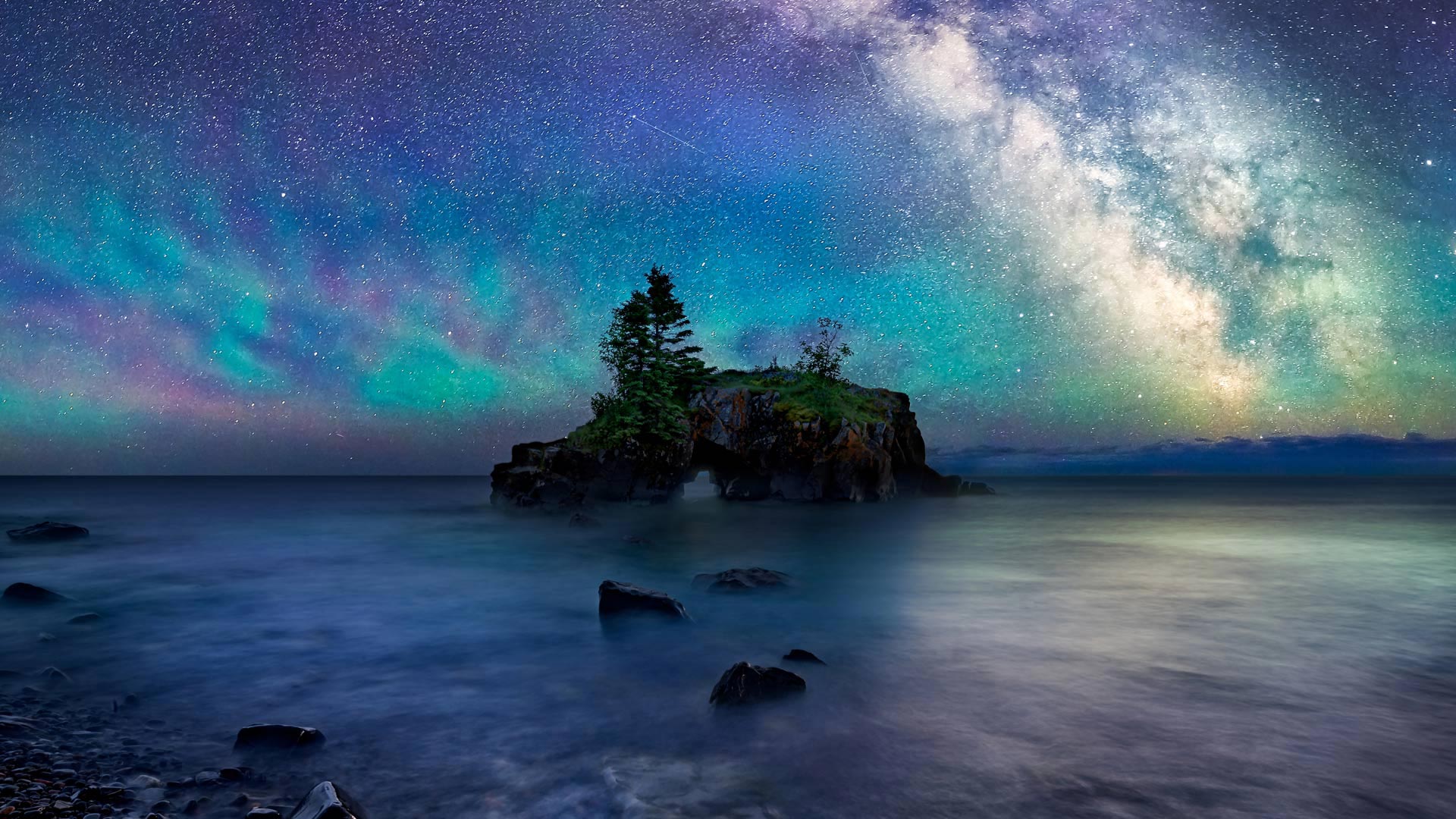 North Shore Wallpaper