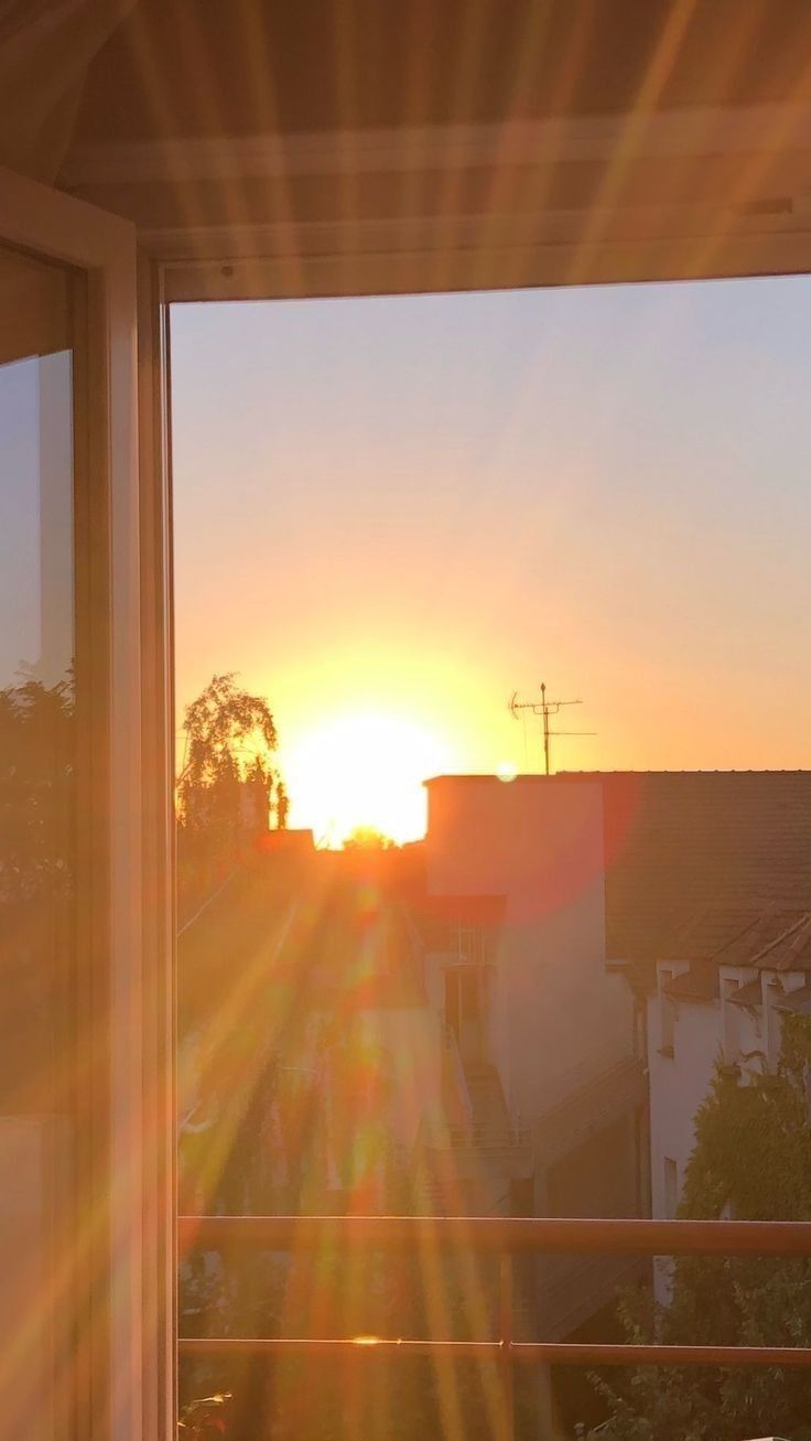 s u n s e t \\ s u n r i s e