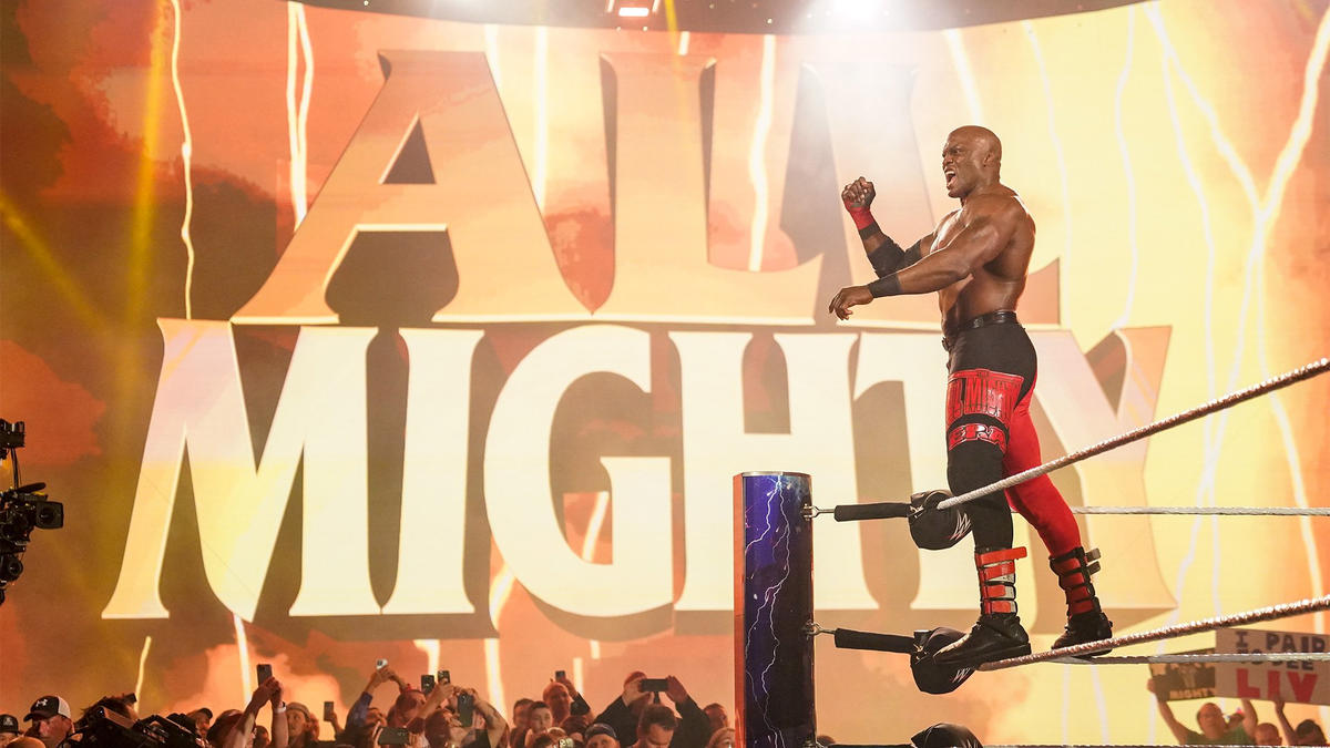 Bobby Lashley vs. Omos: photo