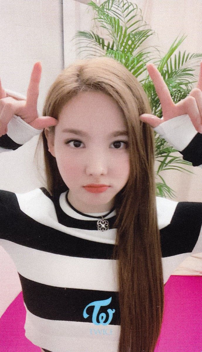 Twice Nayeon Wallpaper