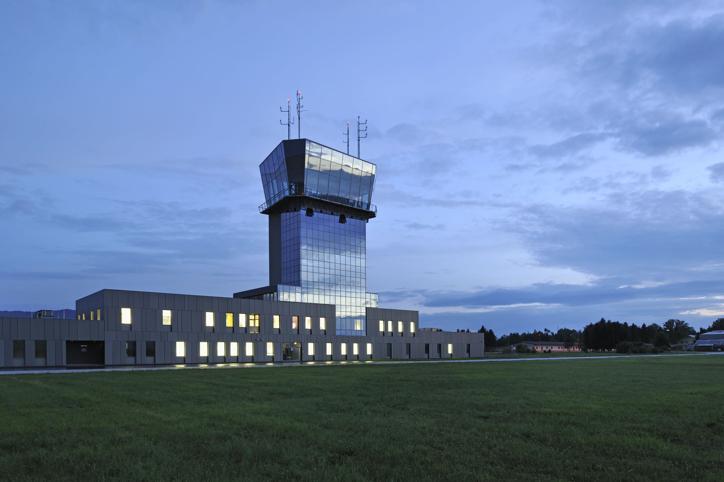 Damjan Bradač, Miran Kambic · Air Traffic Control Tower · Divisare