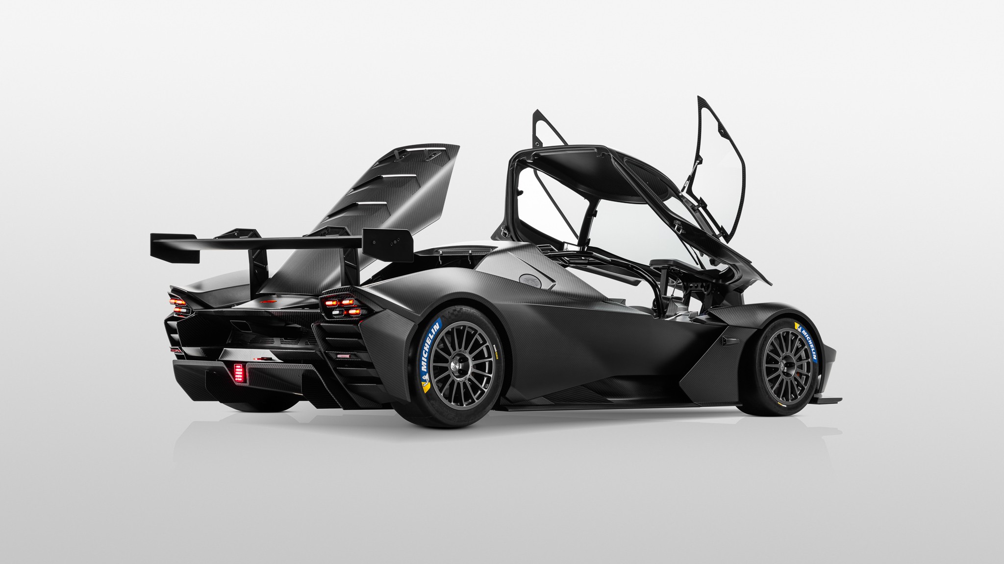 KTM X Bow GTX Blends Carbon Fiber Build With Jet Fighter Details And Audi Engine