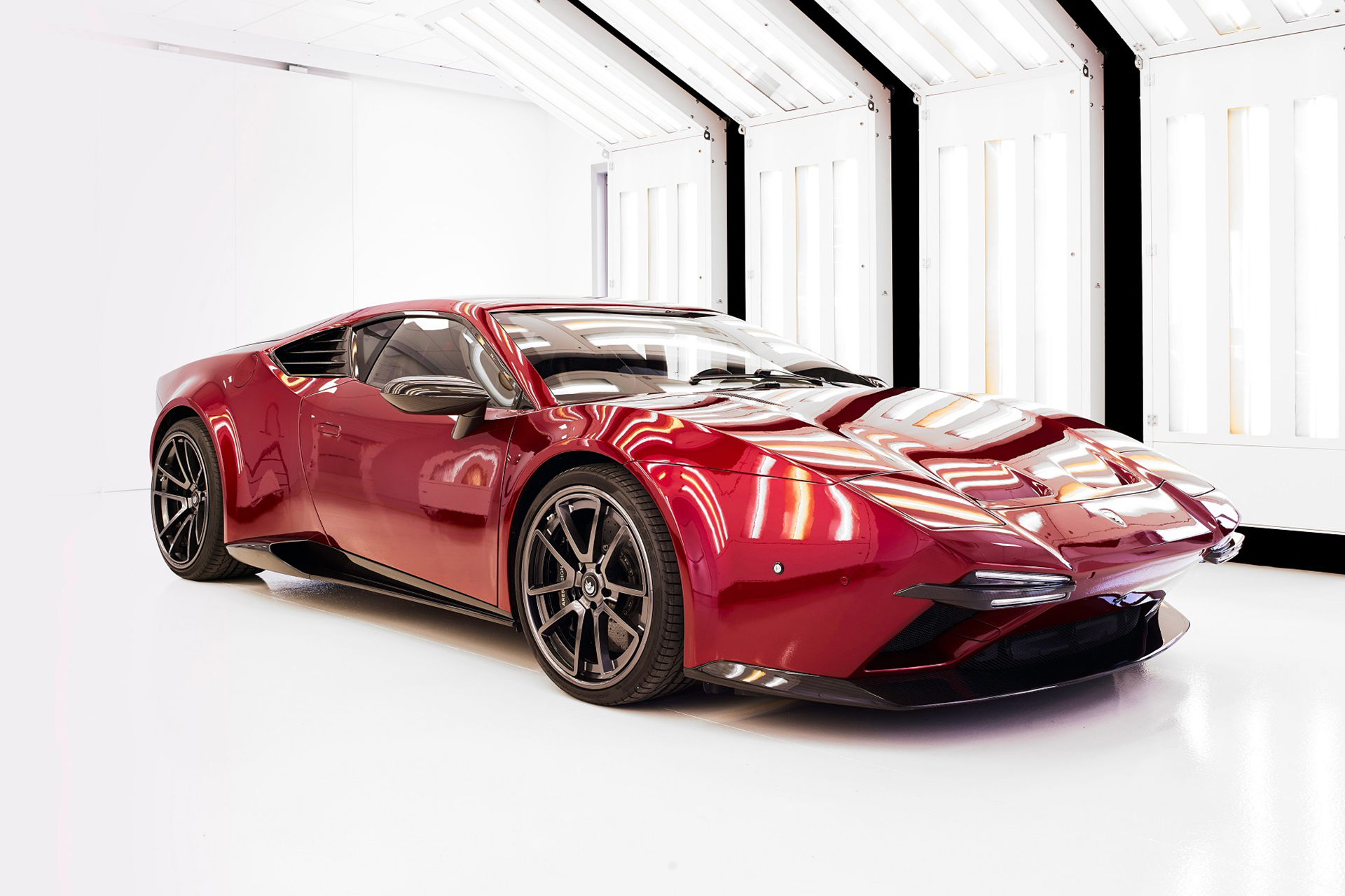 ARES Design Panther ProgettoUno Three Quarter Wallpaper