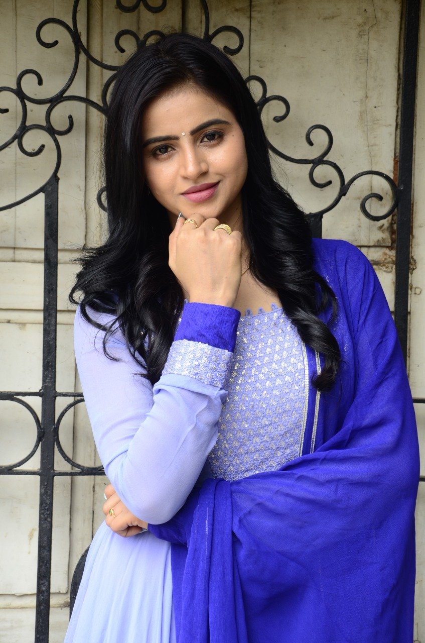 Naveena Reddy Telugu and Hindi Image