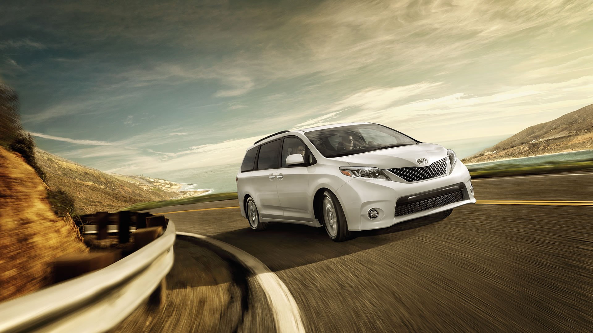 A Look At The Bold And Family Ready 2017 Toyota Sienna Minivan