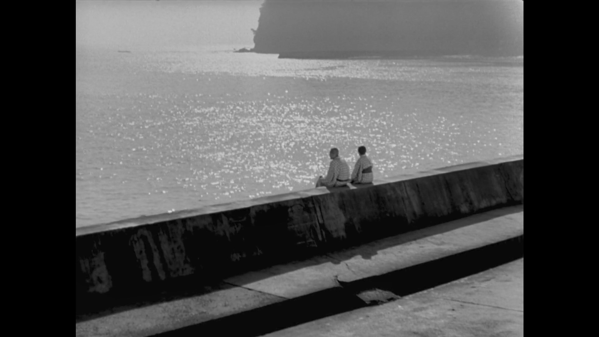 Uživatel Bobduh na Twitteru: „Tokyo Story captures a generation's turn with such intimate clarity that it feels universal; this is how time passes as lived, with all its incidental sorrows. An essential