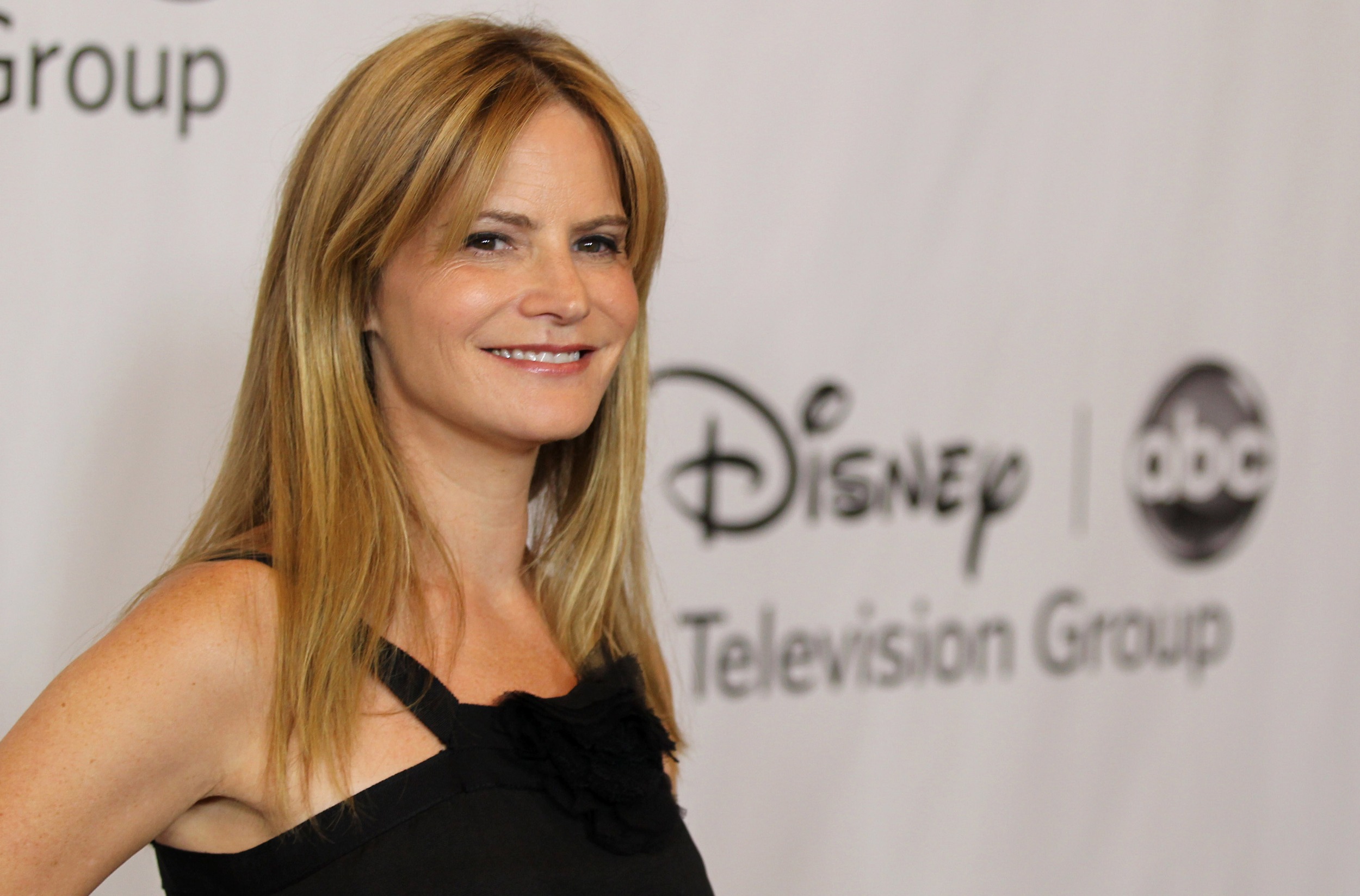 Jennifer Jason Leigh HD Wallpaper