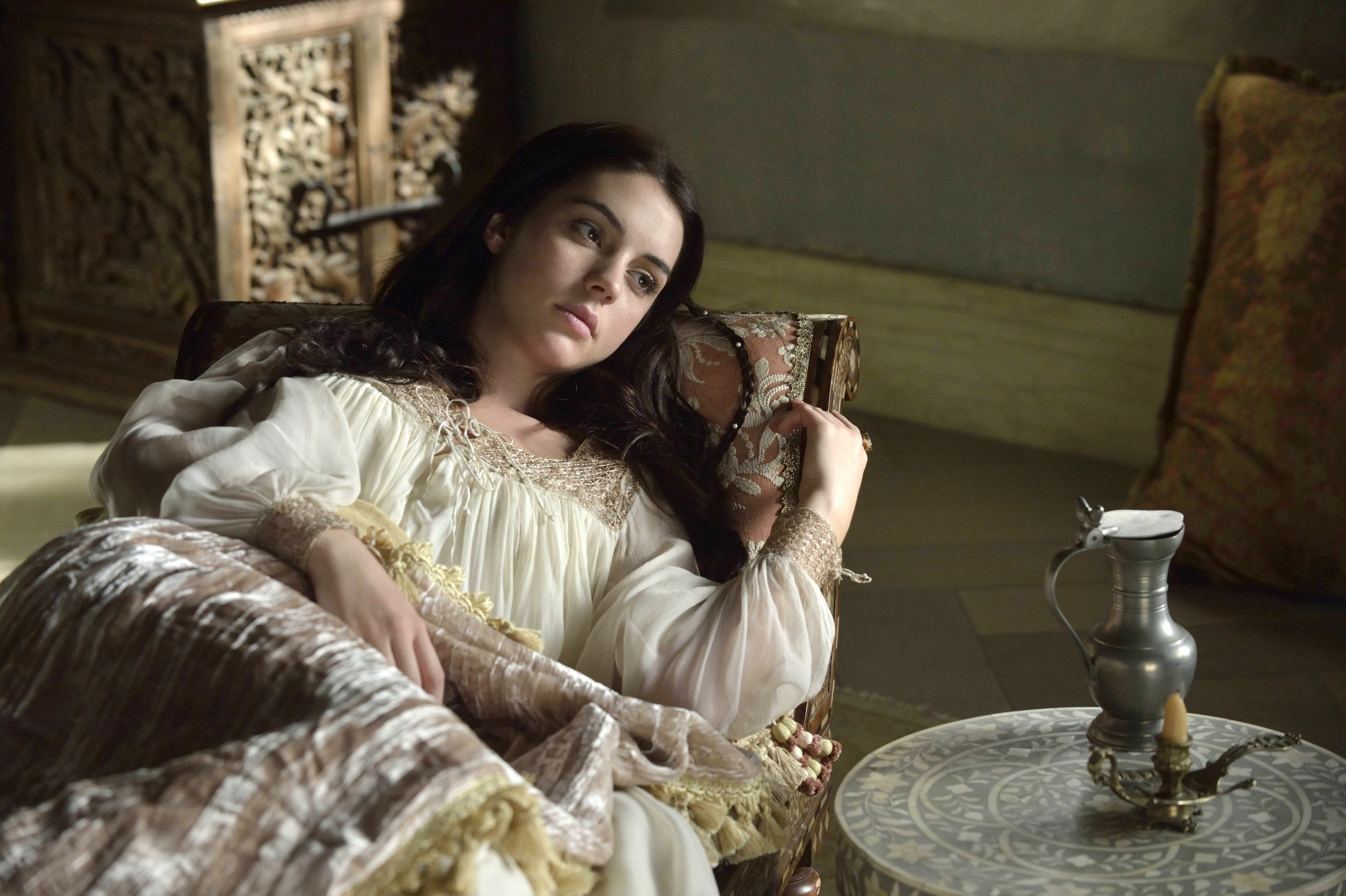 Reign Snakes in the Garden (1x02) promotional picture Queen of Scots (Reign) Photo