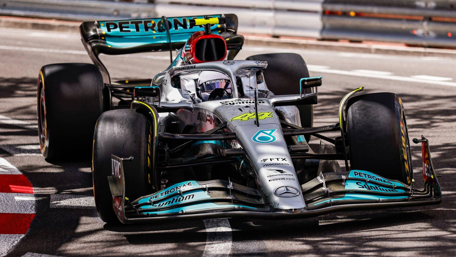 Lewis Hamilton: Mercedes cannot shift focus to 2023 car due to W13 issues