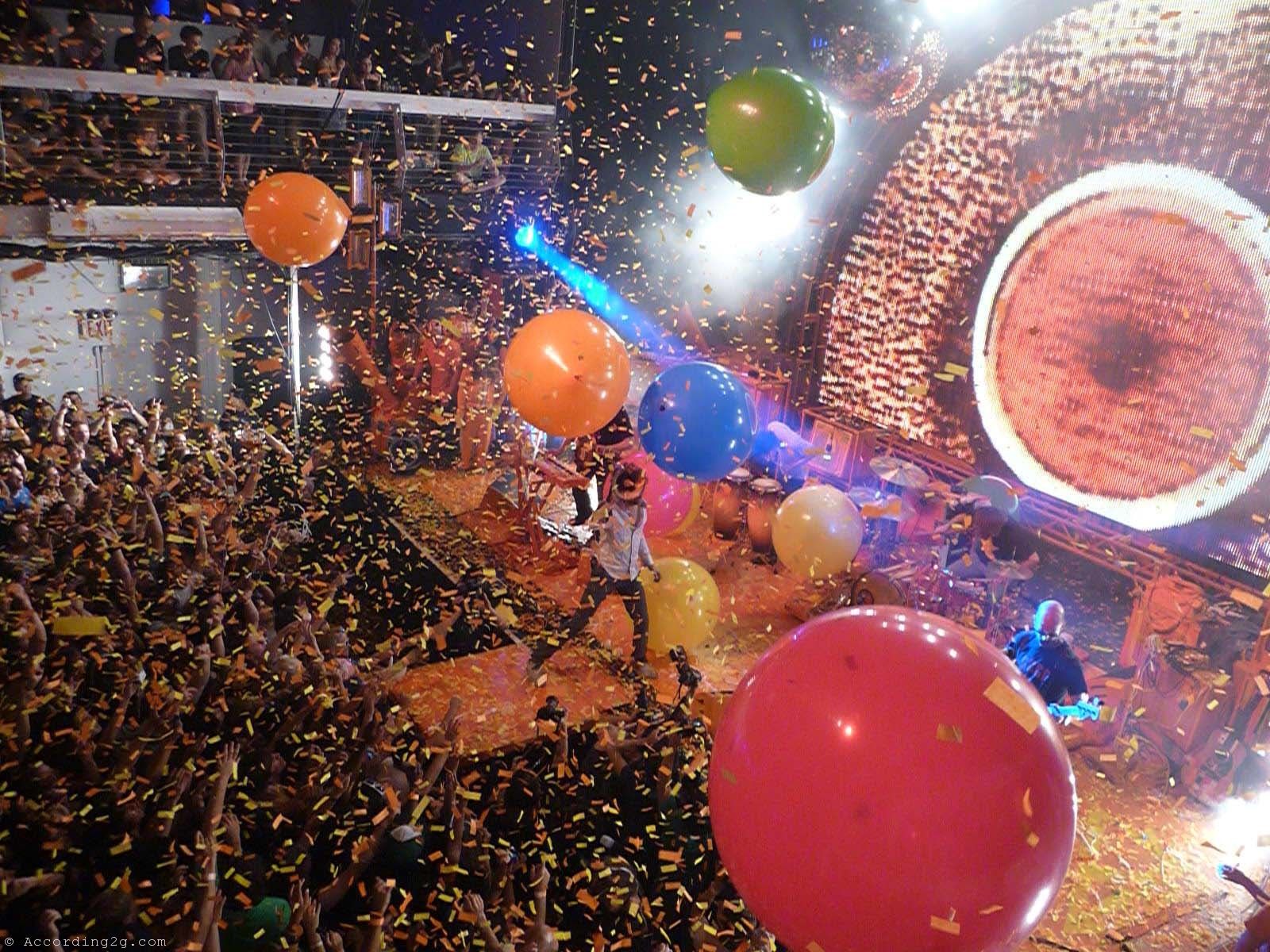 ANY Flaming Lips Concert Because I Firmly Believe These Are Life Enhancing Experiences. Lip Wallpaper, Flaming Lips, Wallpaper
