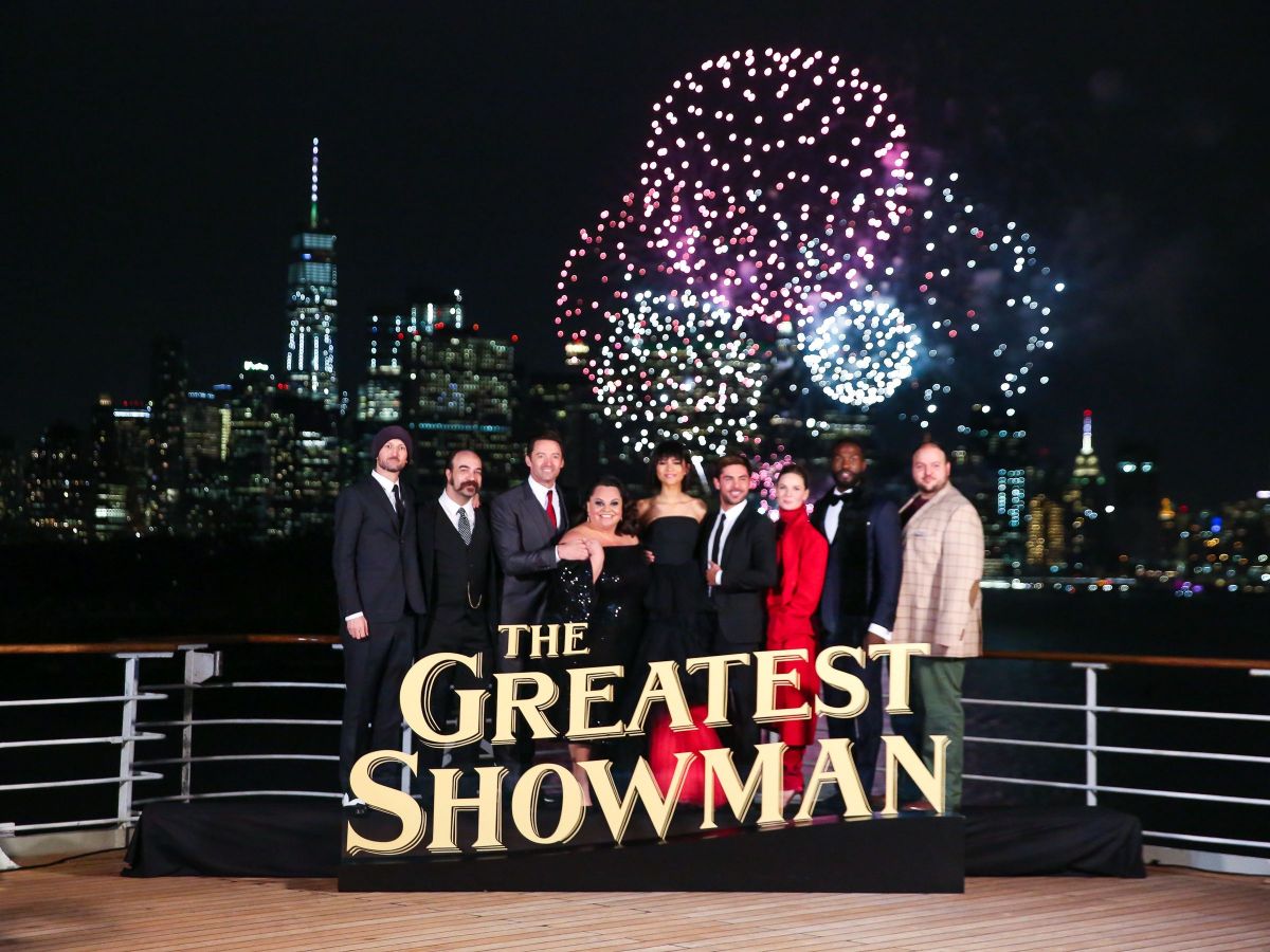 Wallpaper of Rebecca Ferguson in Red Hot Dress At The Greatest Showman World Premiere Aboard The Queen Mary