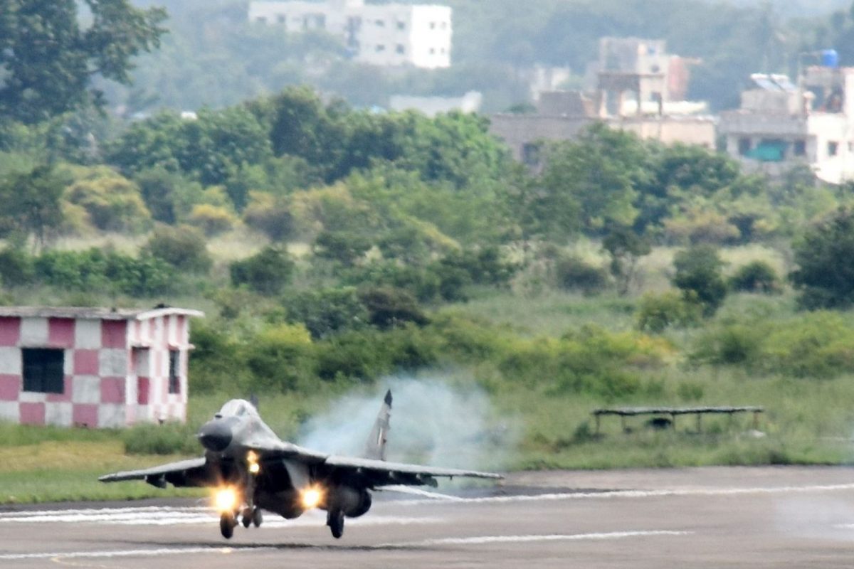 Independence Day 2021: A Look at IAF's Mighty Fighter Jet Fleet- Rafale, Sukhoi and More