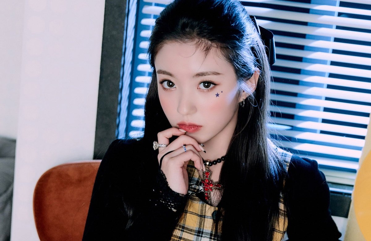 Kep1er's Huening Bahiyyih, Youngeun & Yeseo make their 'First Impact' in debut concept photo