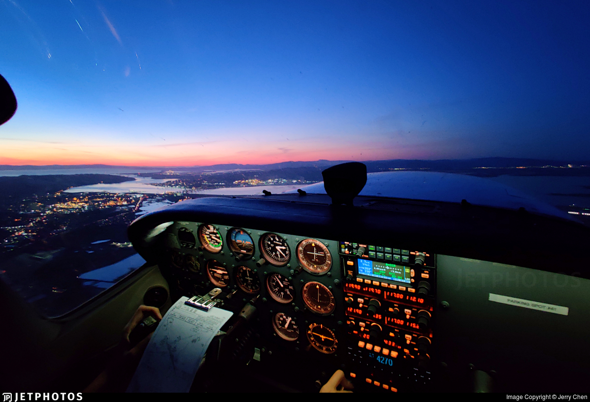 JetPhotos Concord in a Cessna 172 as the sun sets. © Jerry Chen