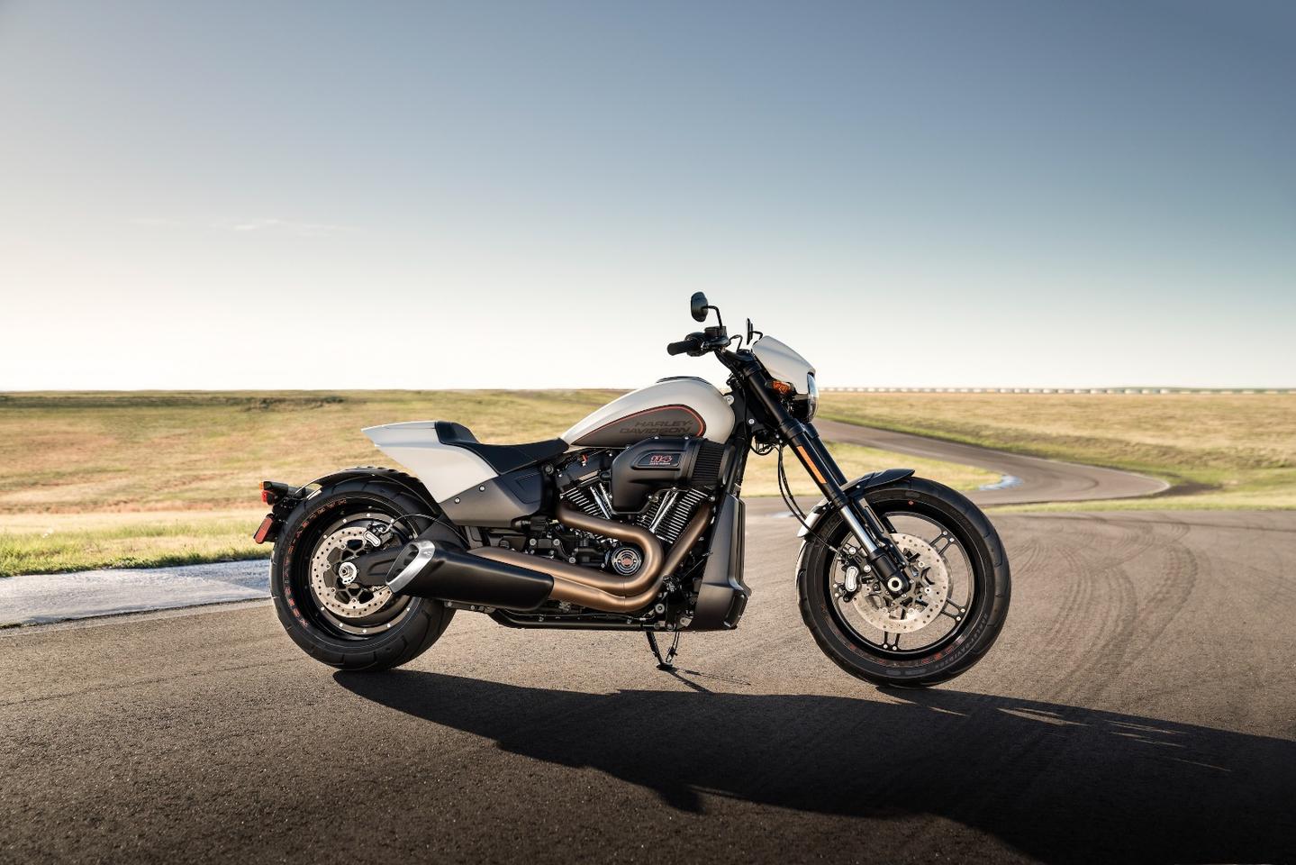 Harley's tough 2019 FXDR 114 prepares to hit the racetrack?