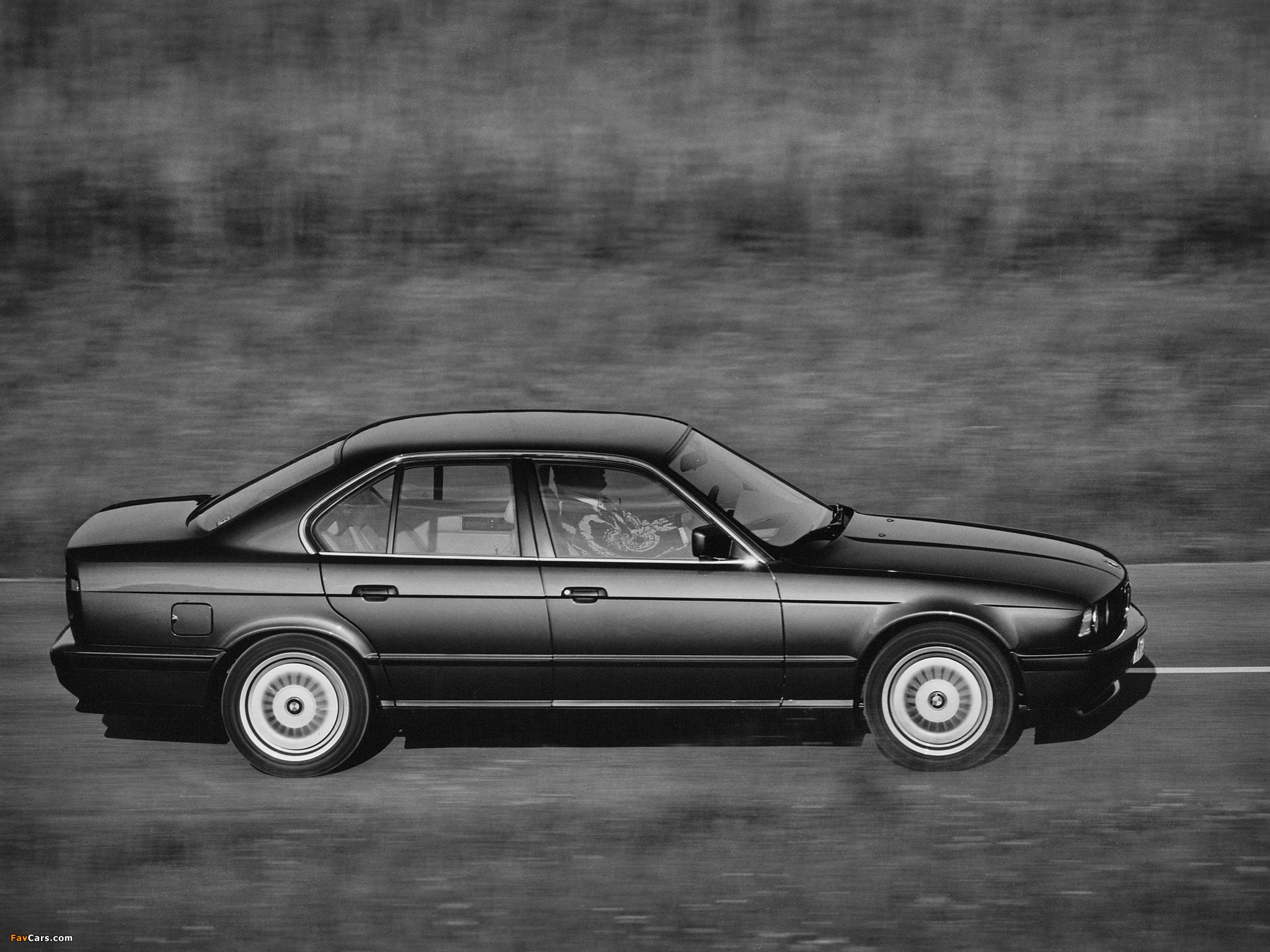 BMW M5 (E34) 1988–92 wallpaper (2048x1536)