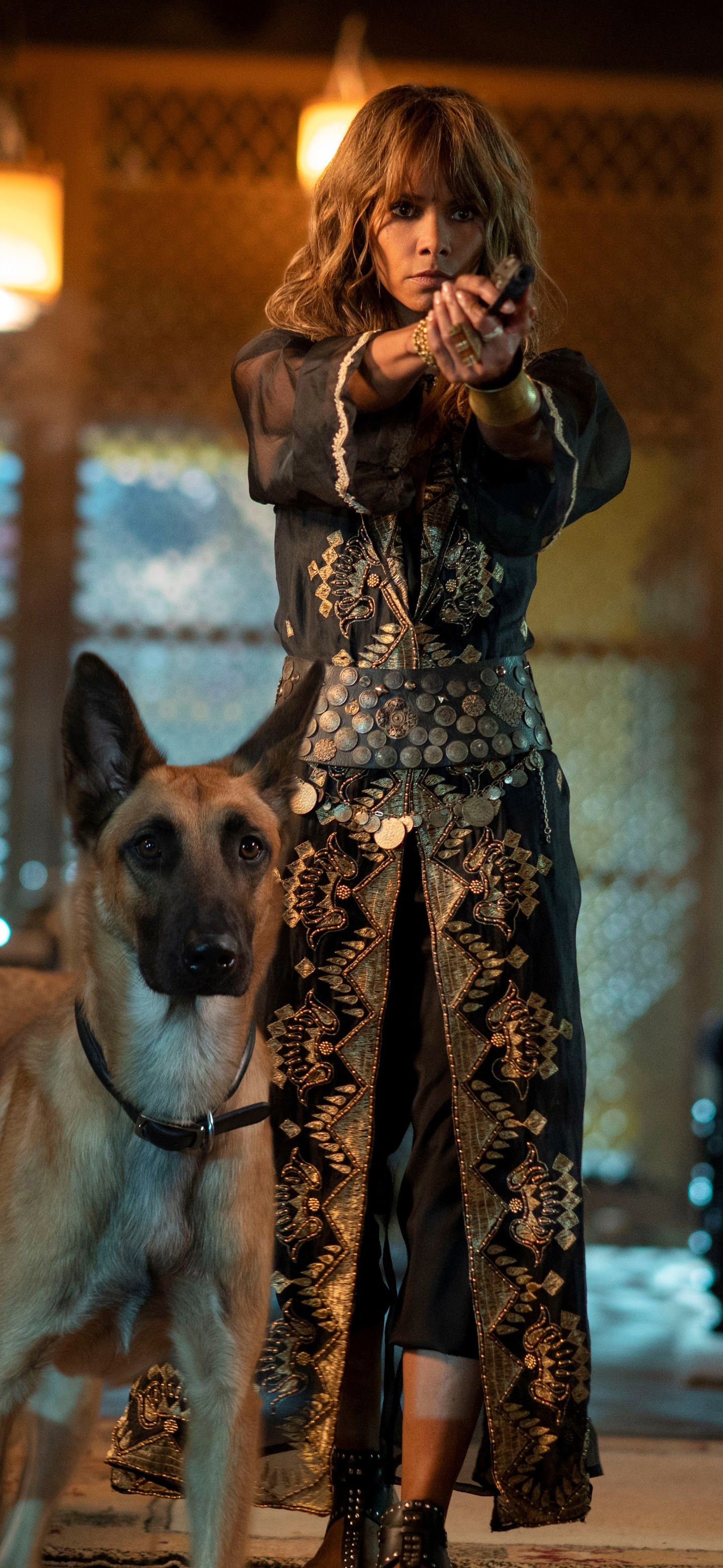 John Wick 3 Dog Halle Berry Phone iPhone 4K Wallpaper free Download