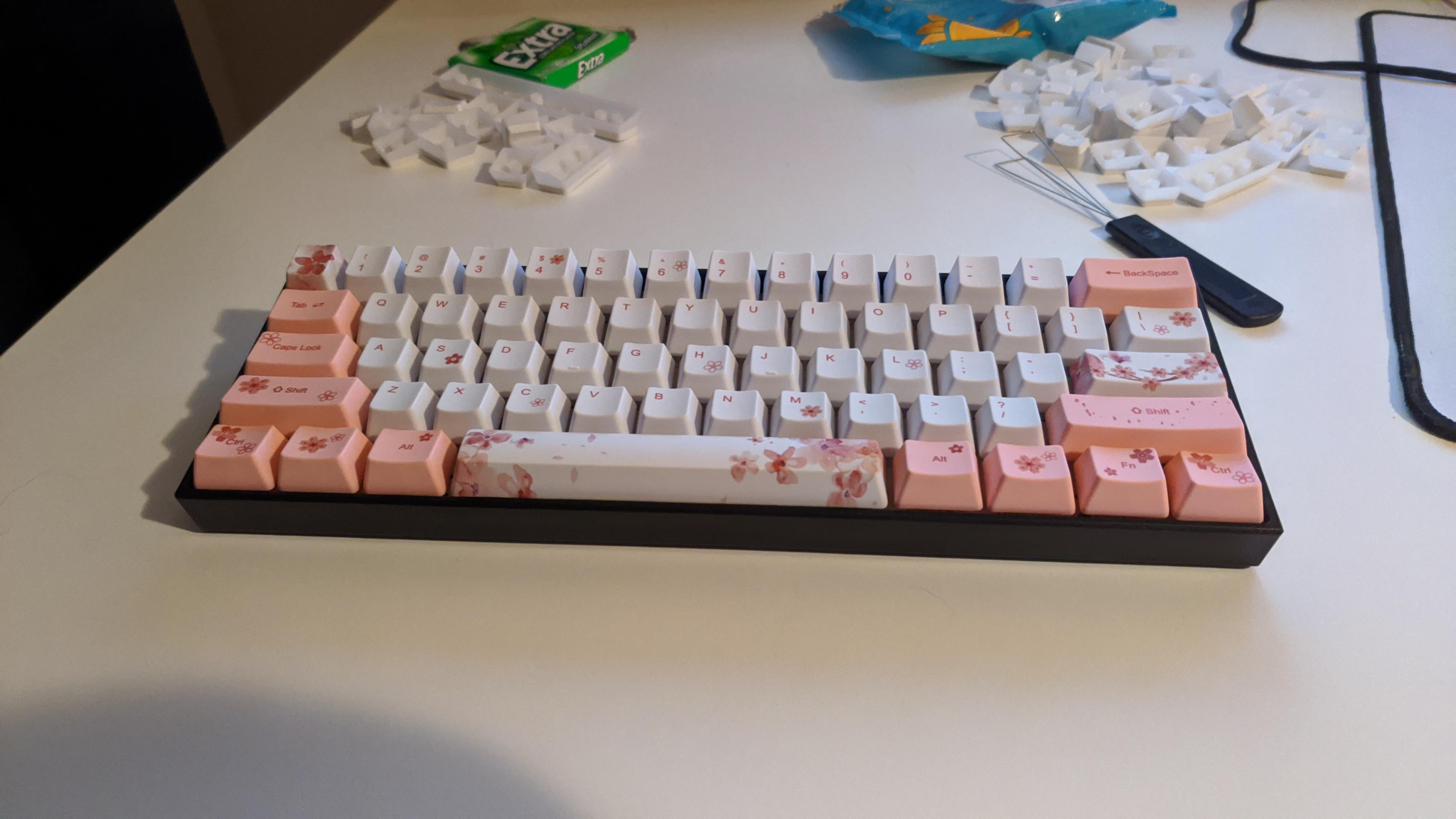 Got some keycaps to match my headset and wallpaper. No I'm not a girl lol