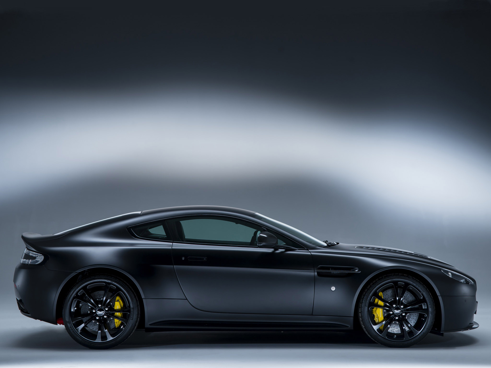 Aston Martin V12 Vantage Carbon Black sportcar f wallpaperx1536