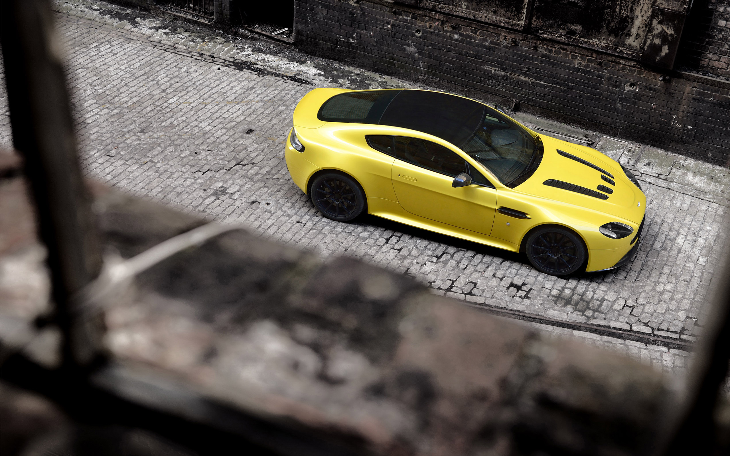 Aston Martin V12 Vantage HD Wallpaper and Background