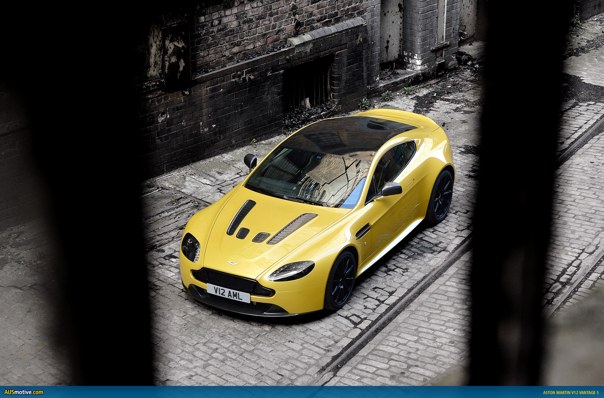 AUSmotive.com Aston Martin V12 Vantage S revealed