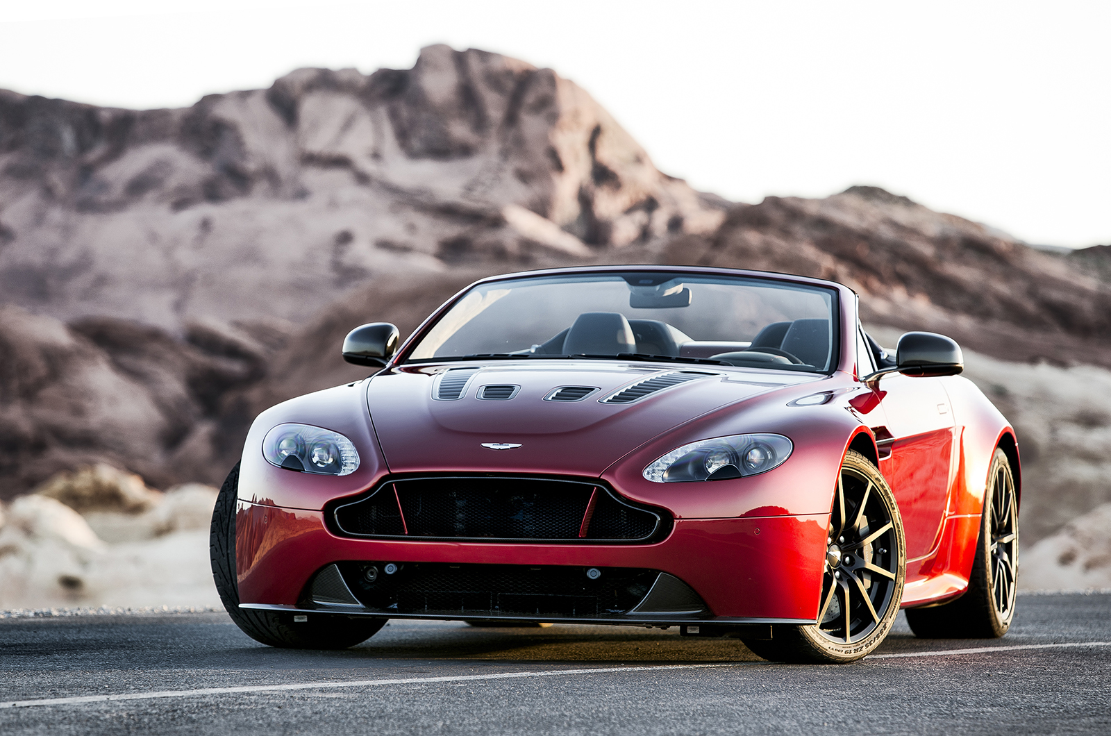 Aston Martin V12 Vantage S Roadster revealed
