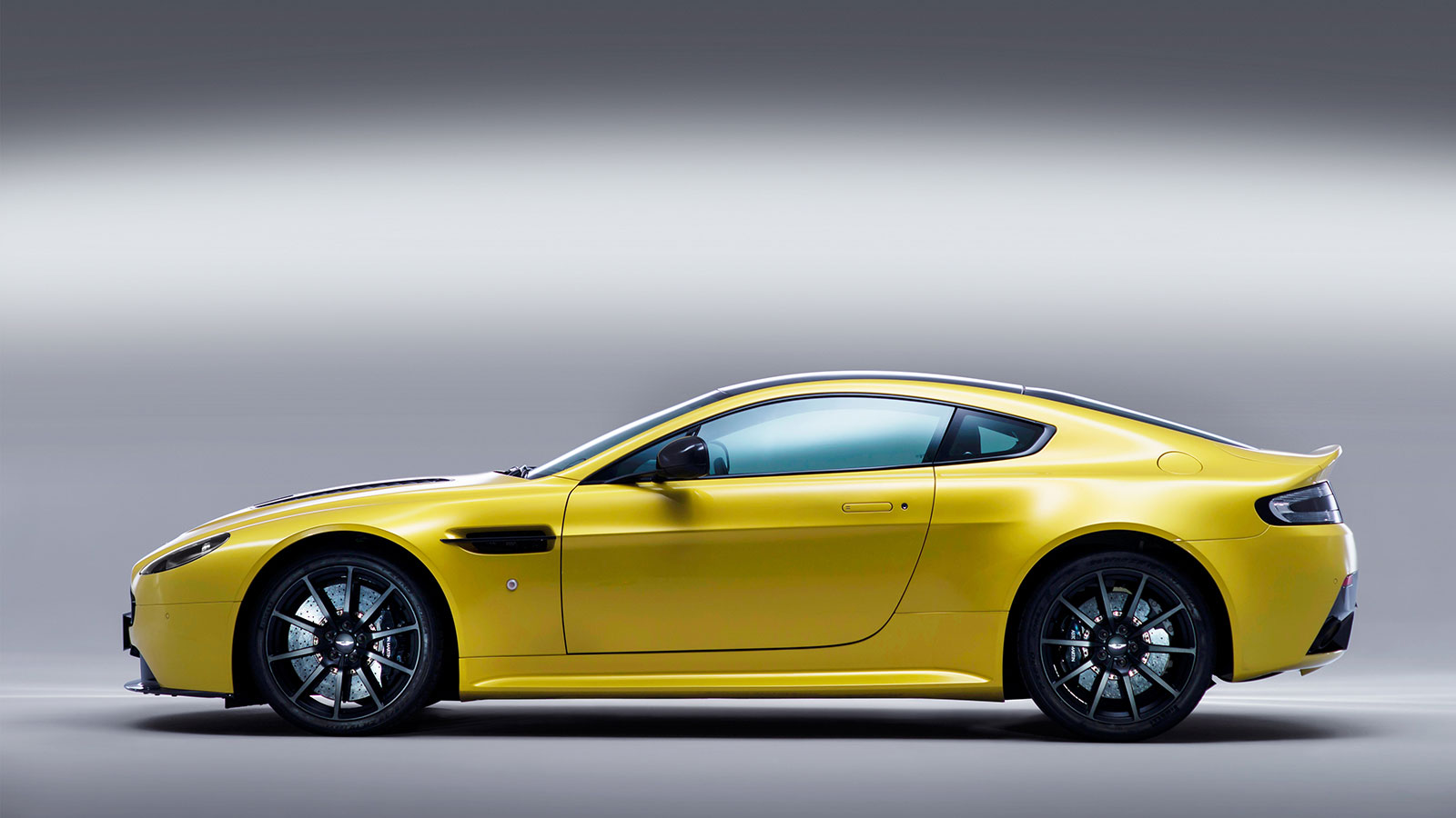 Aston Martin V12 Vantage S Body Design