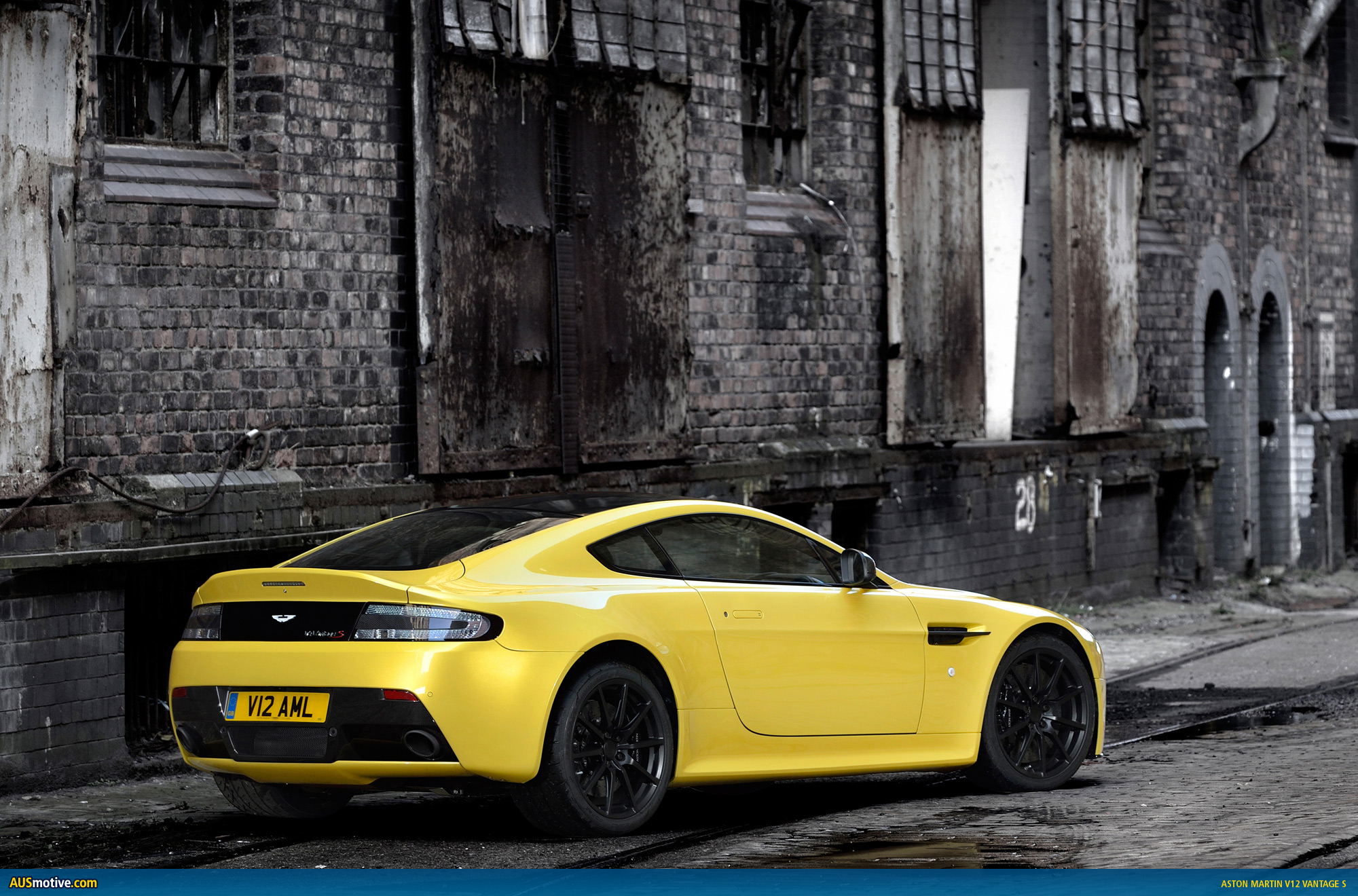 AUSmotive.com Aston Martin V12 Vantage S revealed