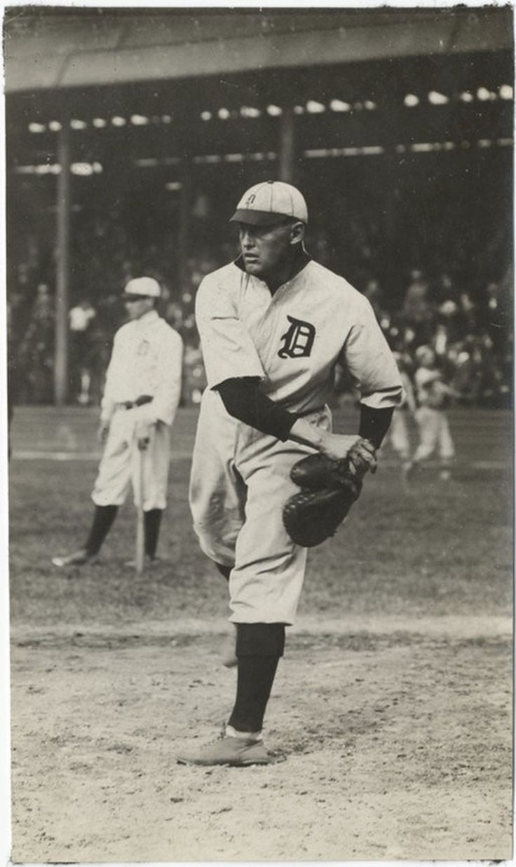 These historic Detroit Tigers photo show Ty Cobb, Hughie Jennings in action. Detroit tigers, Detroit tigers baseball, Detroit baseball