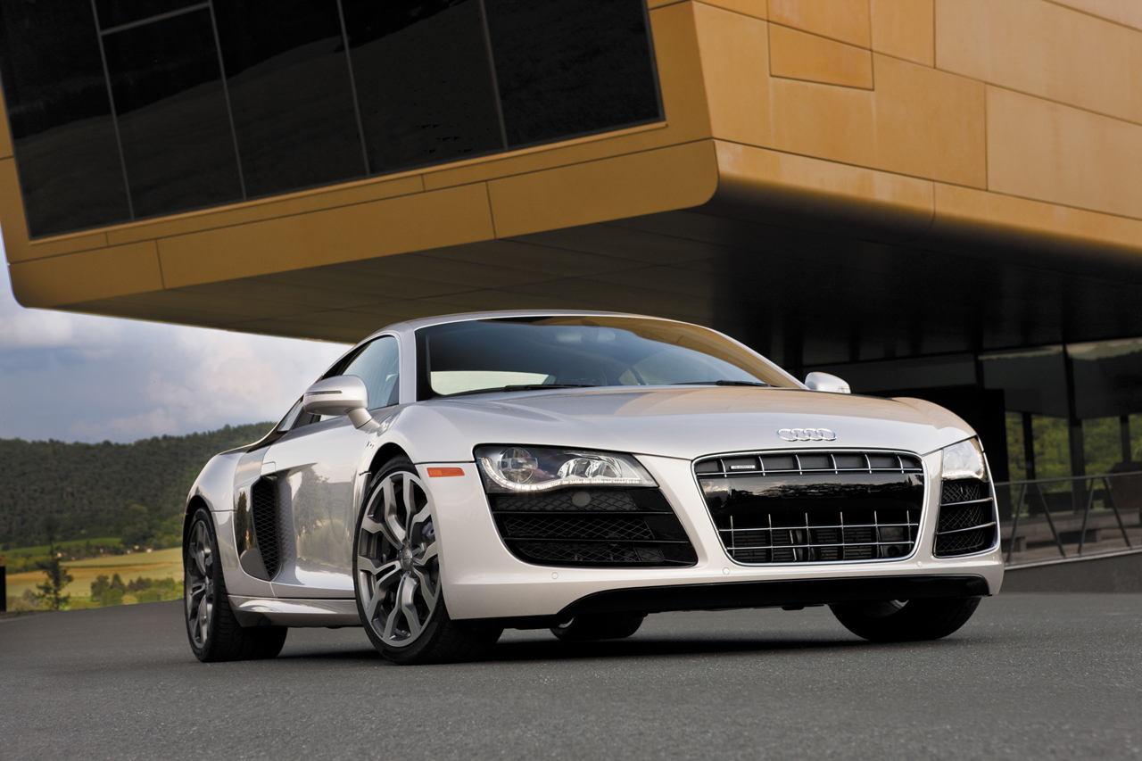 Audi R8 5.2 FSI quattro Photo Gallery
