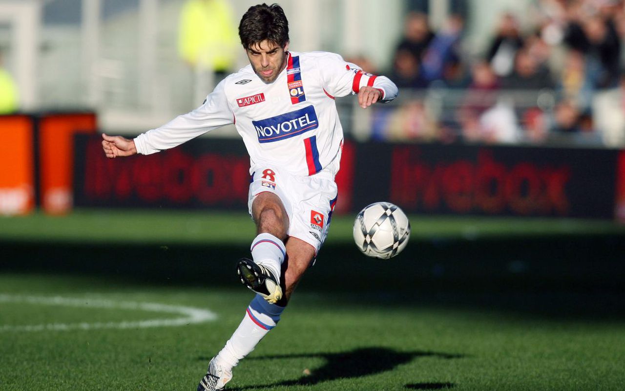 Happy birthday to the best free kick taker in history and to a club legend, Juninho Pernambucano turns 44 today !