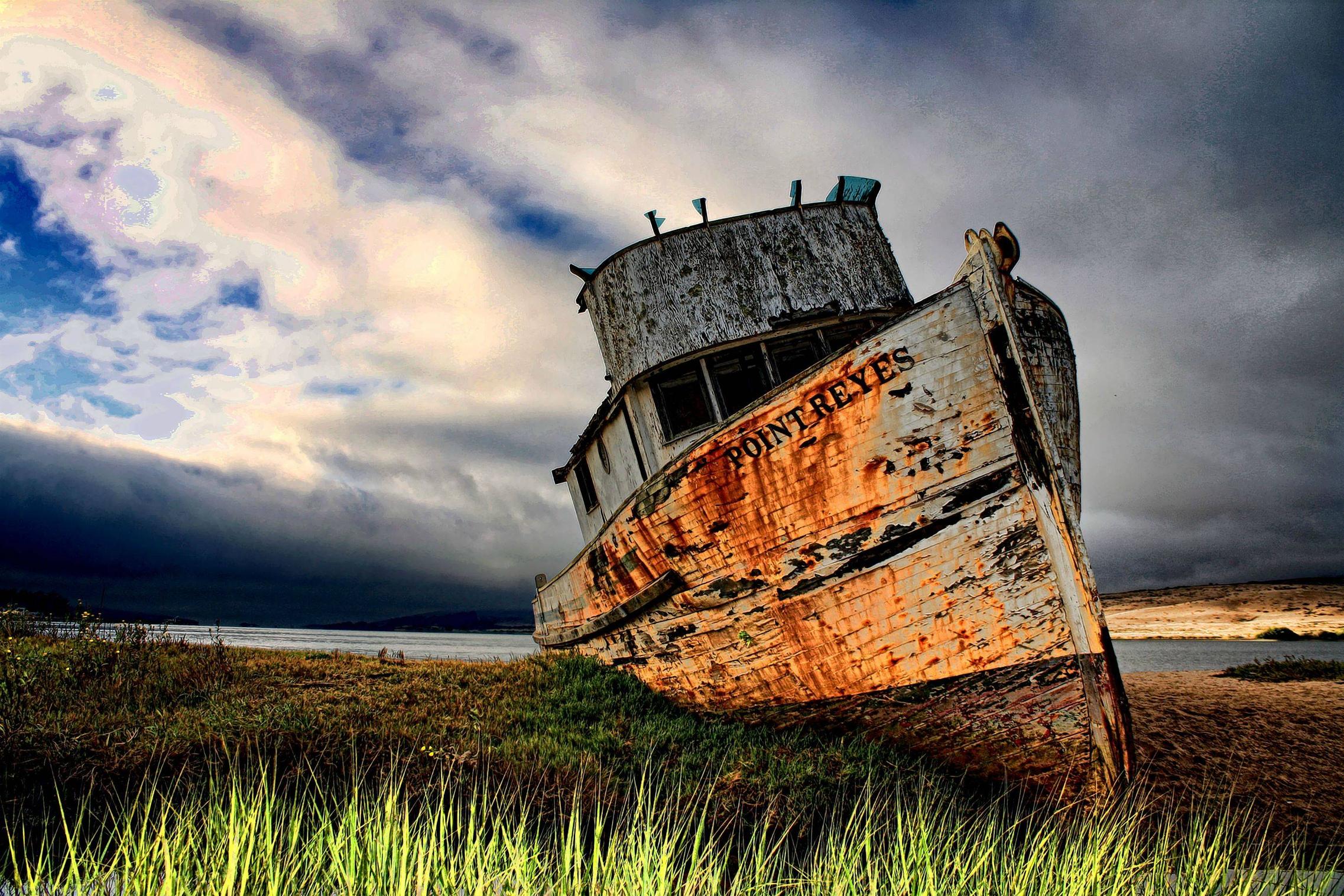 Abandoned Ship [2274x1516]