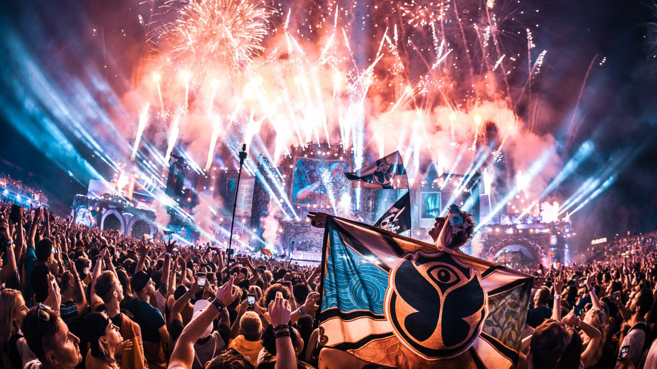 Count Down to 2022 and Celebrate New Year's With Tomorrowland and People From all Over the World
