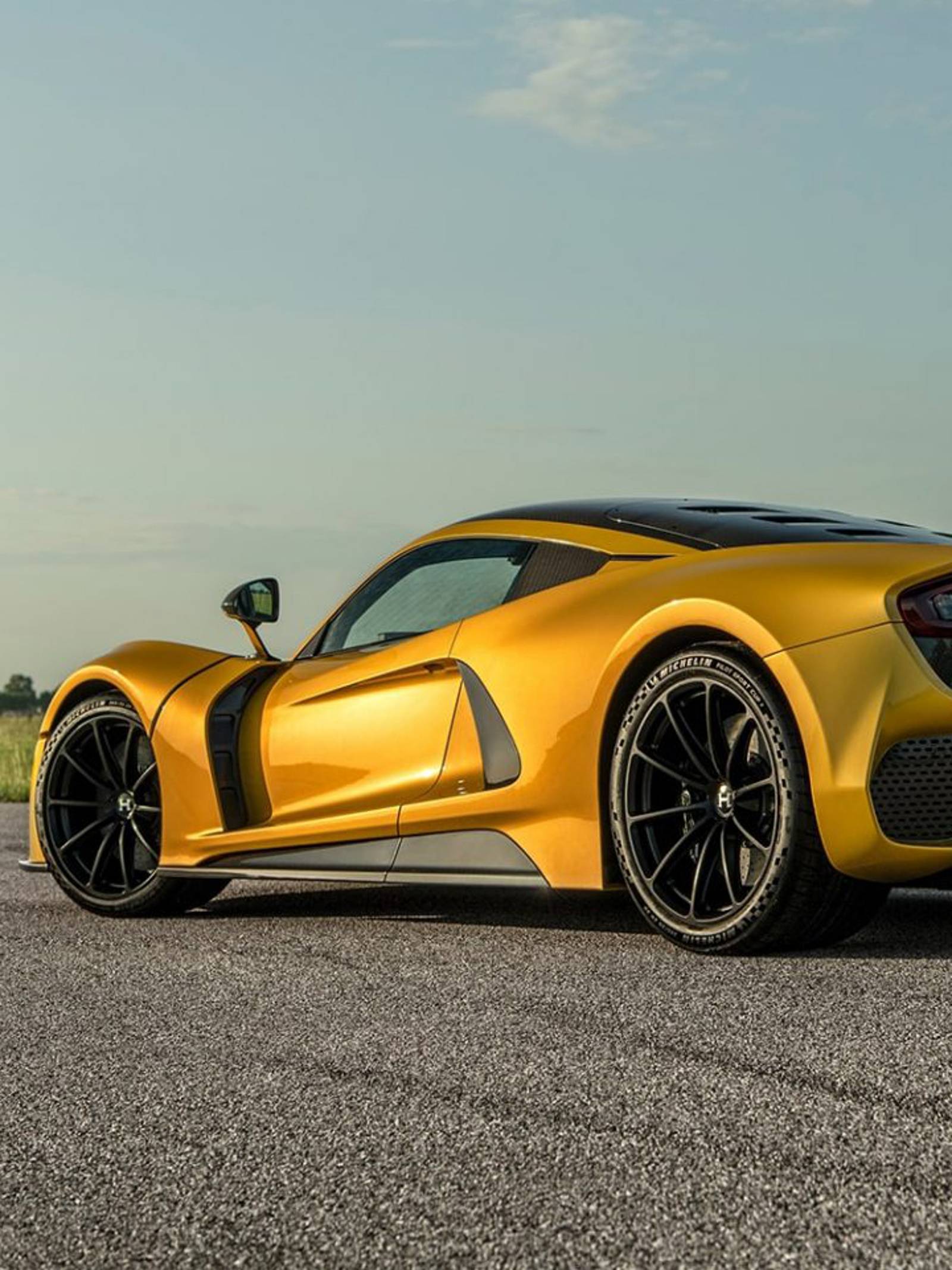 Hennessey Venom F5 Mojave Gold
