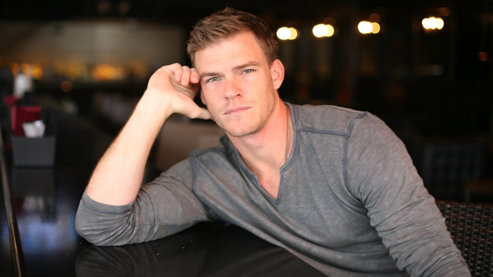 Alan Ritchson Wallpapers Wallpaper Cave